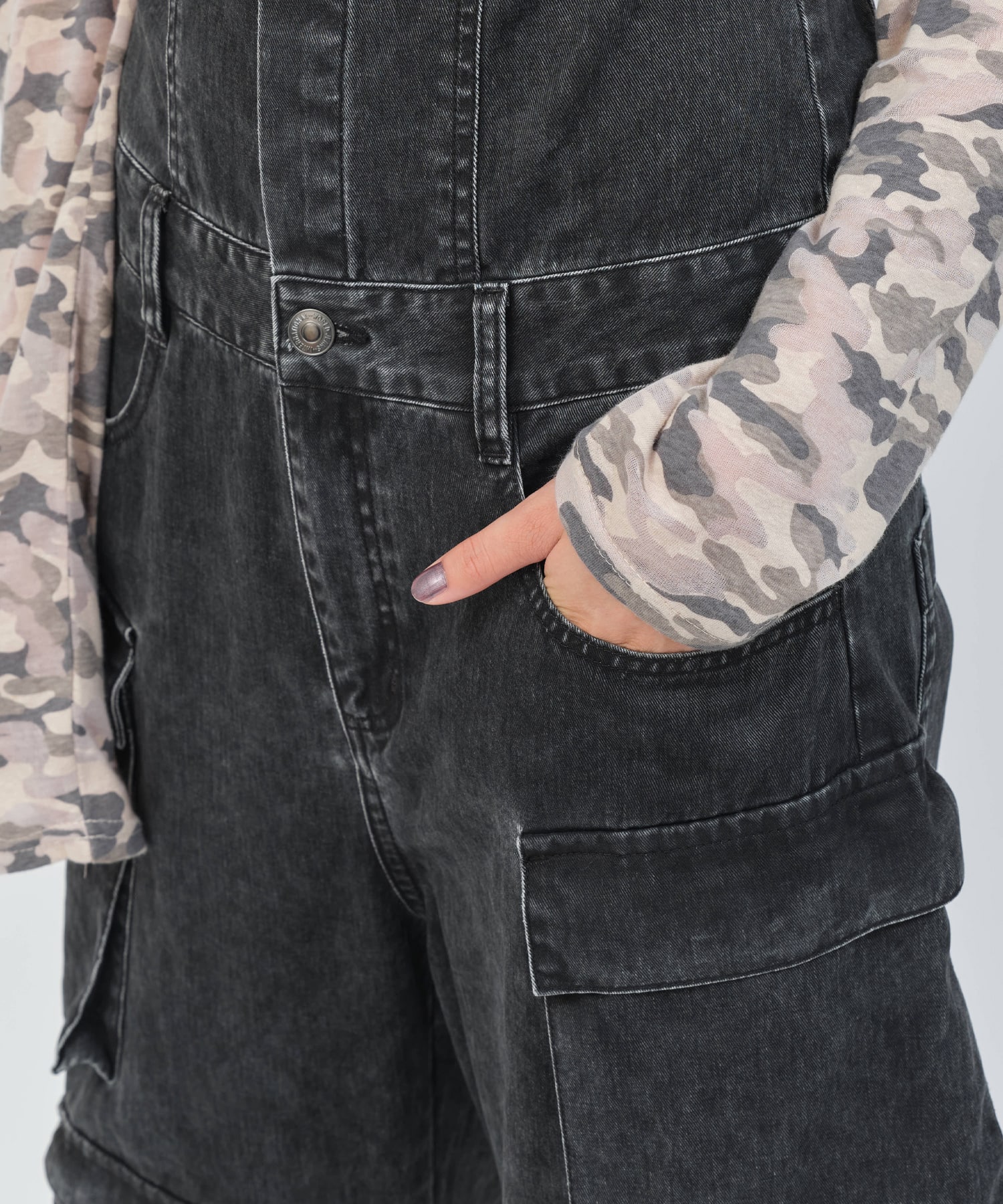 atmos pink Cargo All in One BLACKの画像
