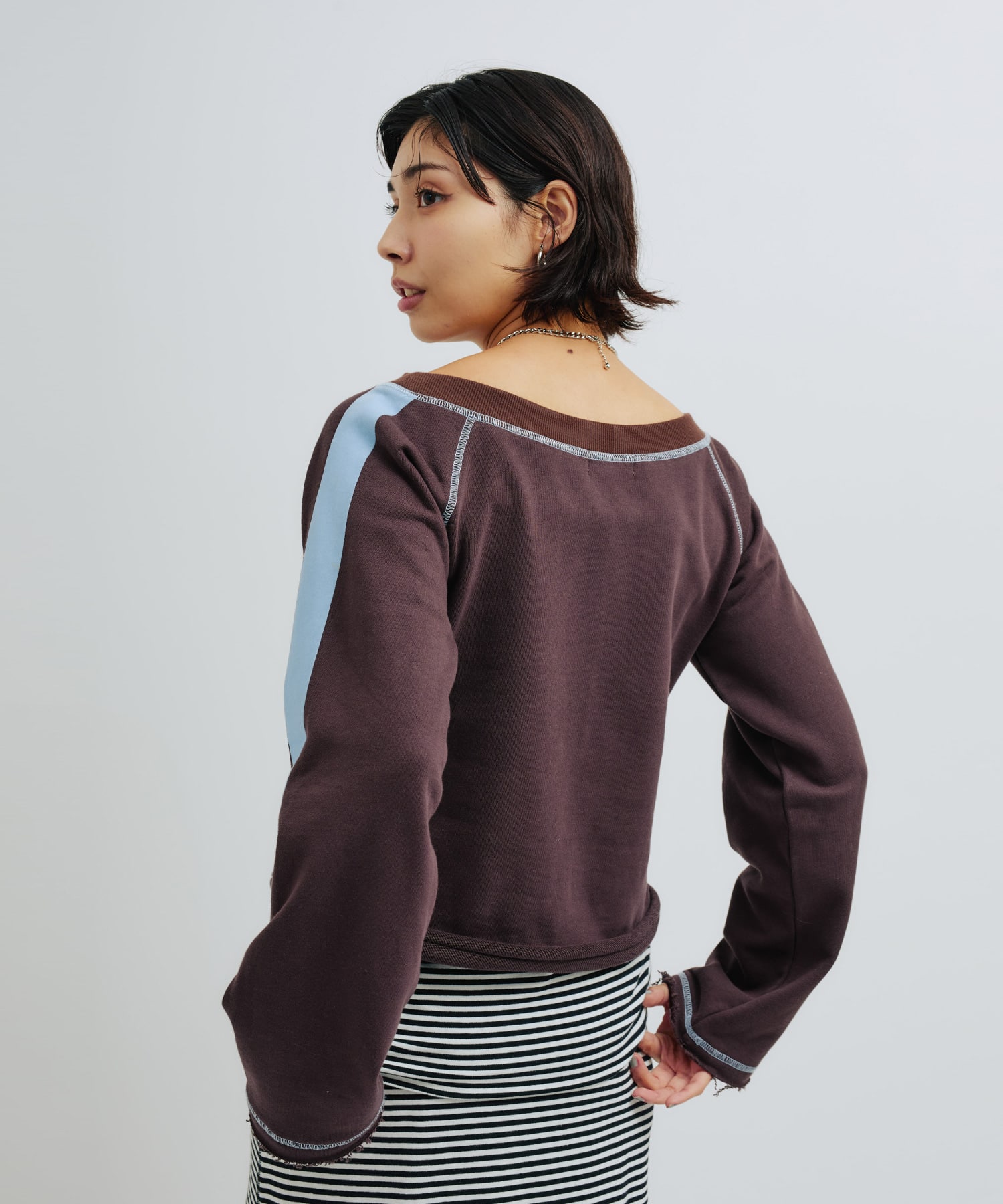 atmos pink Numbering Sweat Top BROWNの画像