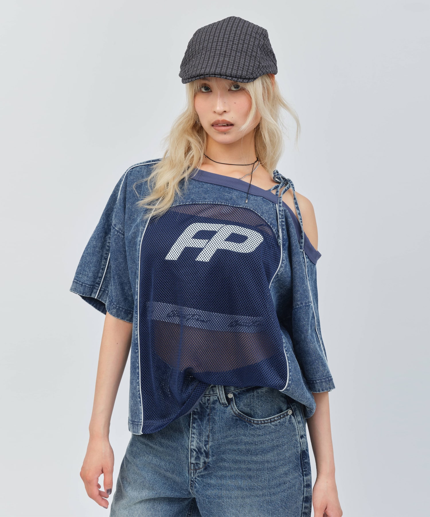 atmos pink Off Shoulder Football T-shirt BLUEの画像