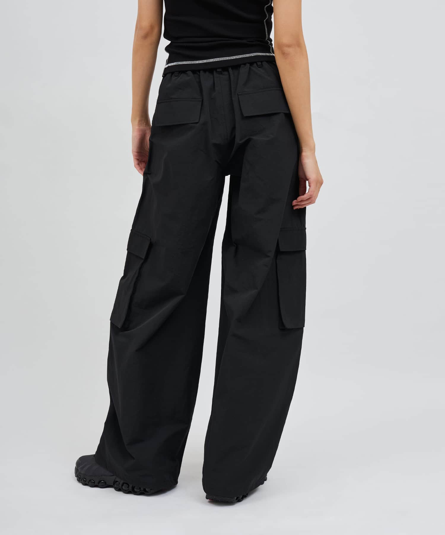atmos pink Baggy Nylon Pants BLACKの画像