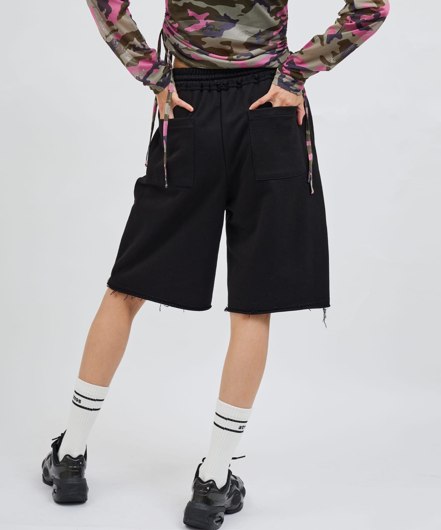 atmos pink Damaged Half Sweat Pants BLACKの画像