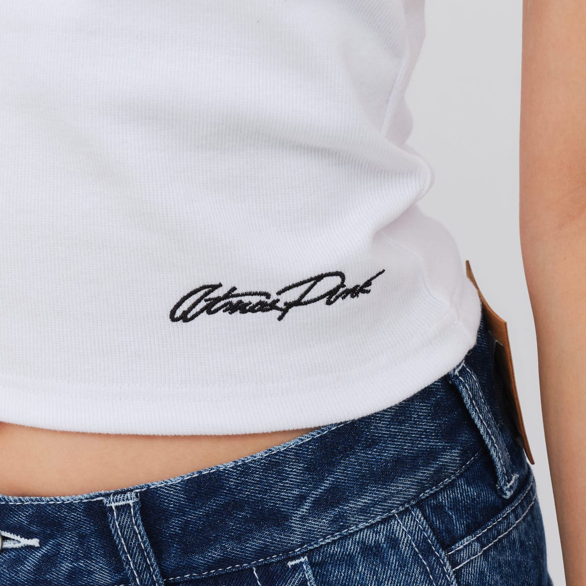 atmos pink Logo Embroidery Camisole WHITEの画像