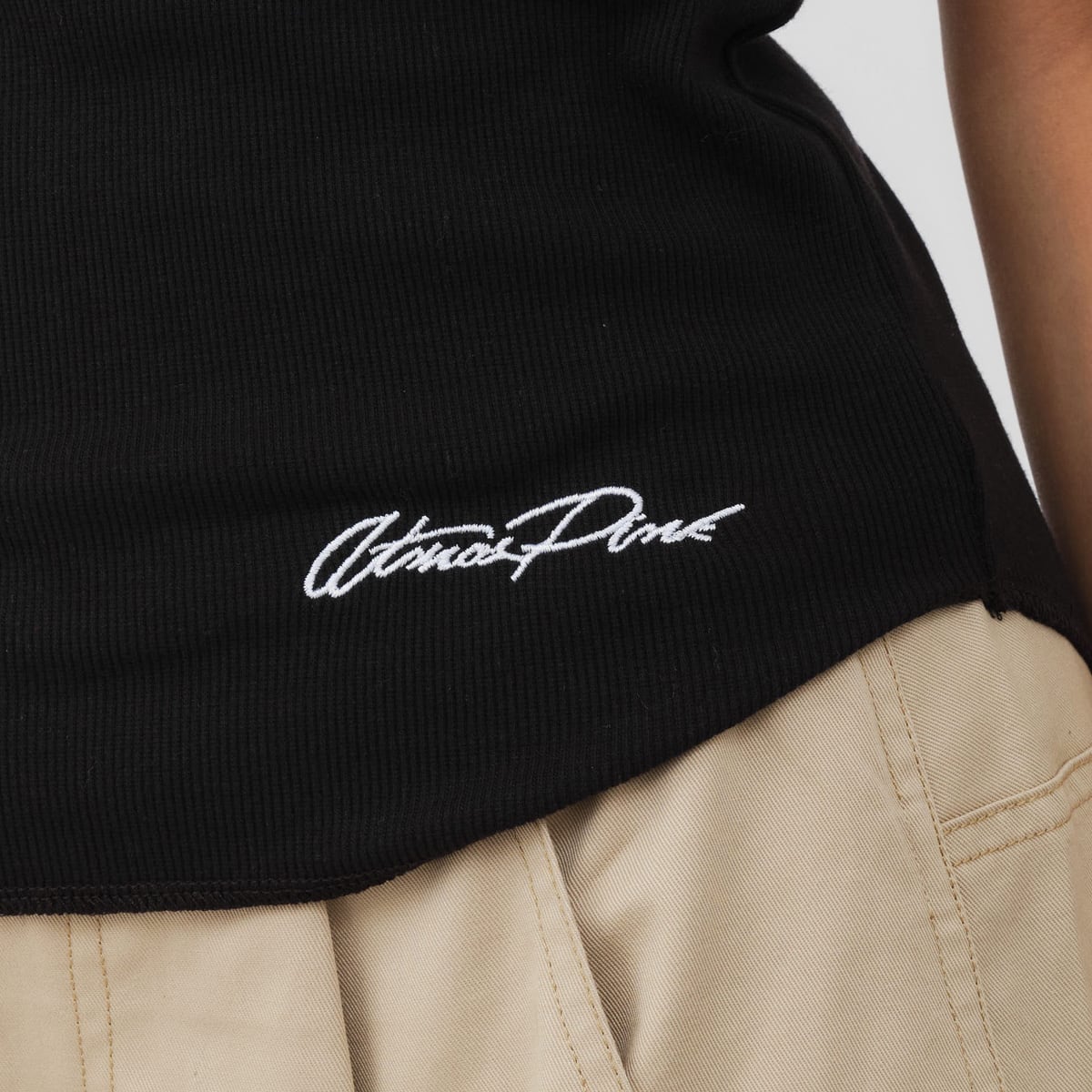 atmos pink Logo Embroidery Tank Top BLACKの画像