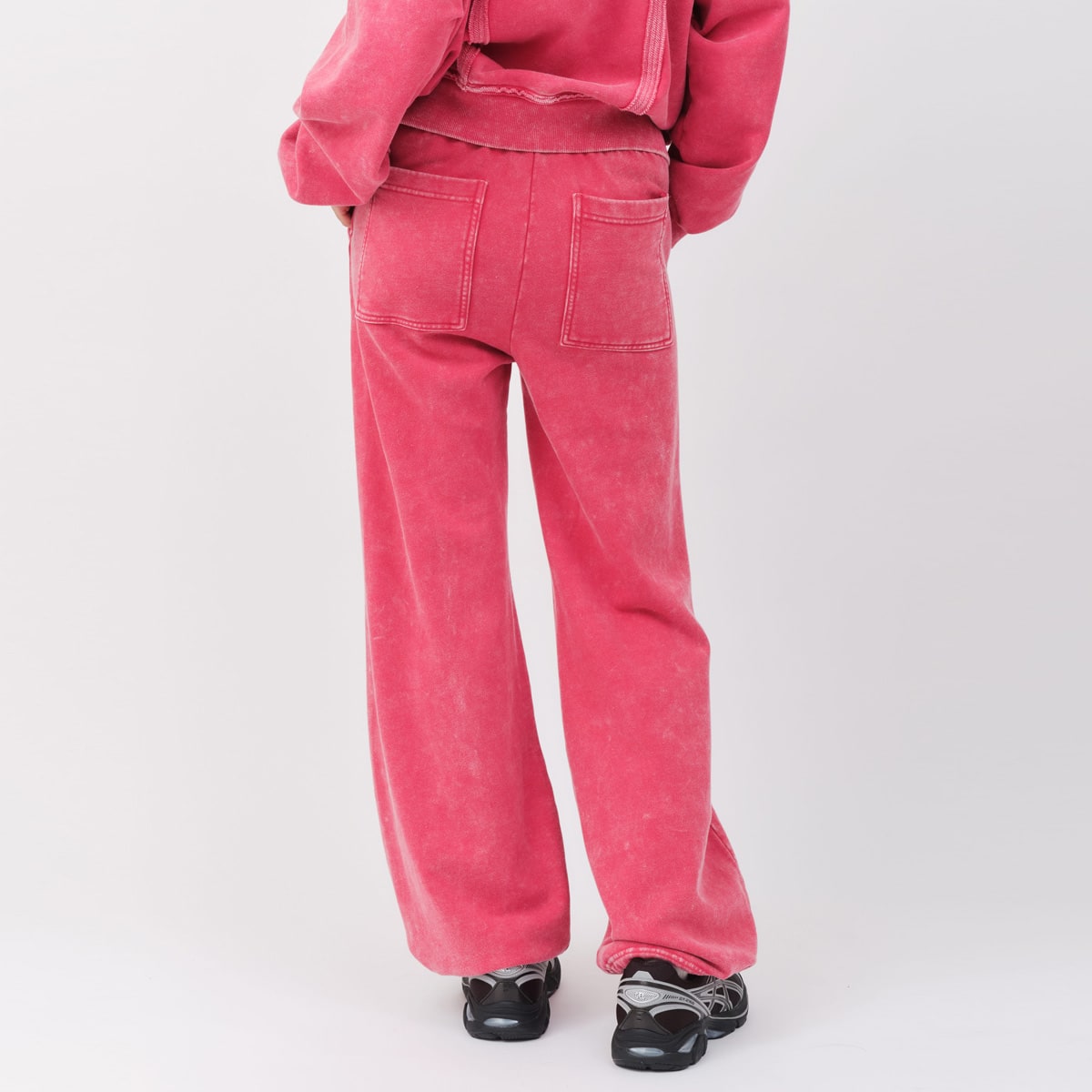 atmos pink Pigment Tapered Sweat Pants PINKの画像
