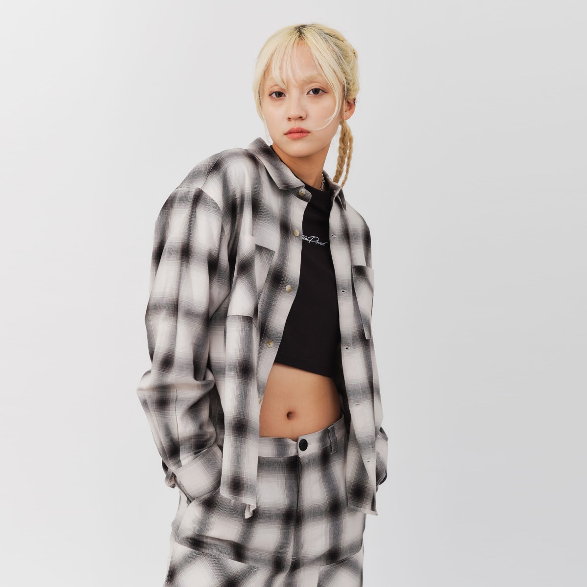 atmos pink Ombre Check Shirt BLACKの画像