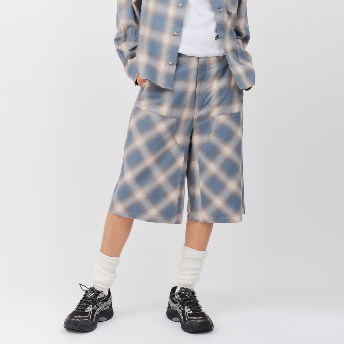 atmos pink Ombre Check Double Knee Half Pants BLUEの画像