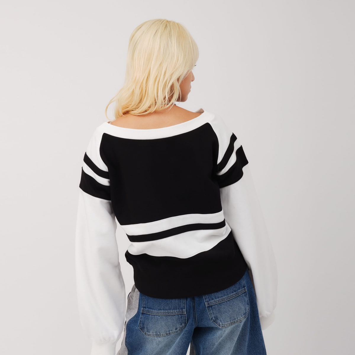 atmos pink Bell Sleeves Line Sweatshirt BLACKの画像