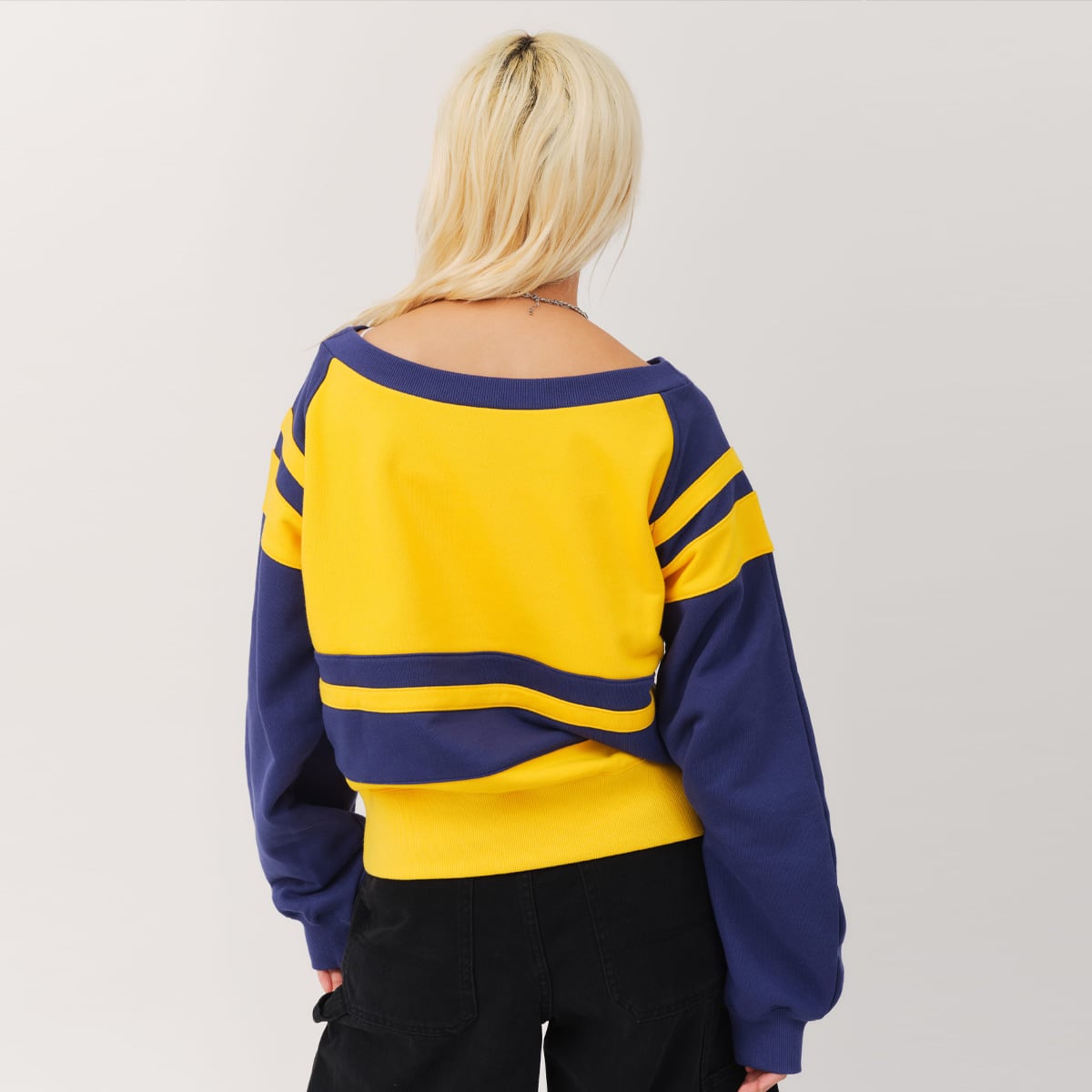 atmos pink Bell Sleeves Line Sweatshirt YELLOWの画像
