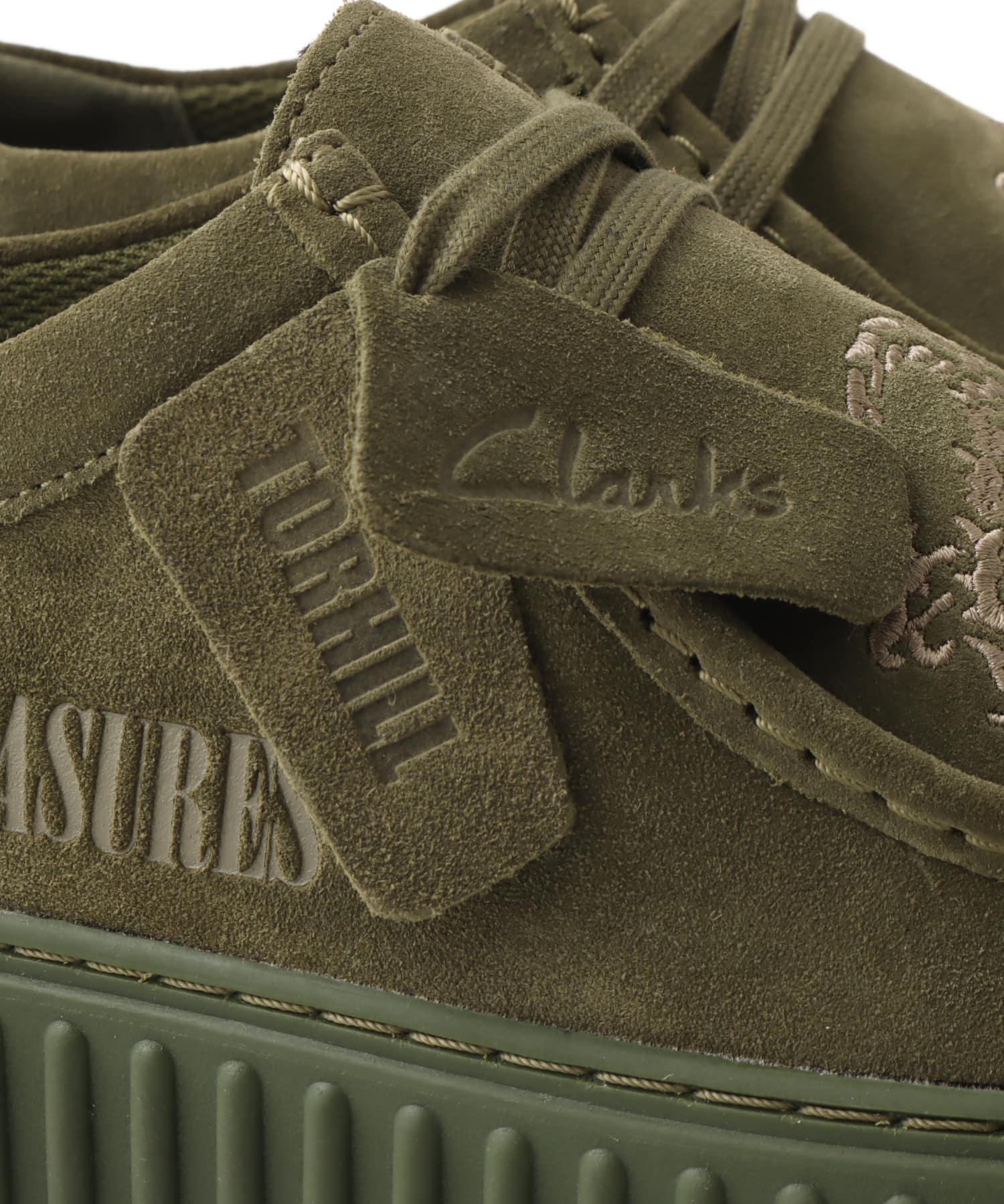 Clarks x PLEASURES TORHILL DRGN LO Olive Suedeの画像