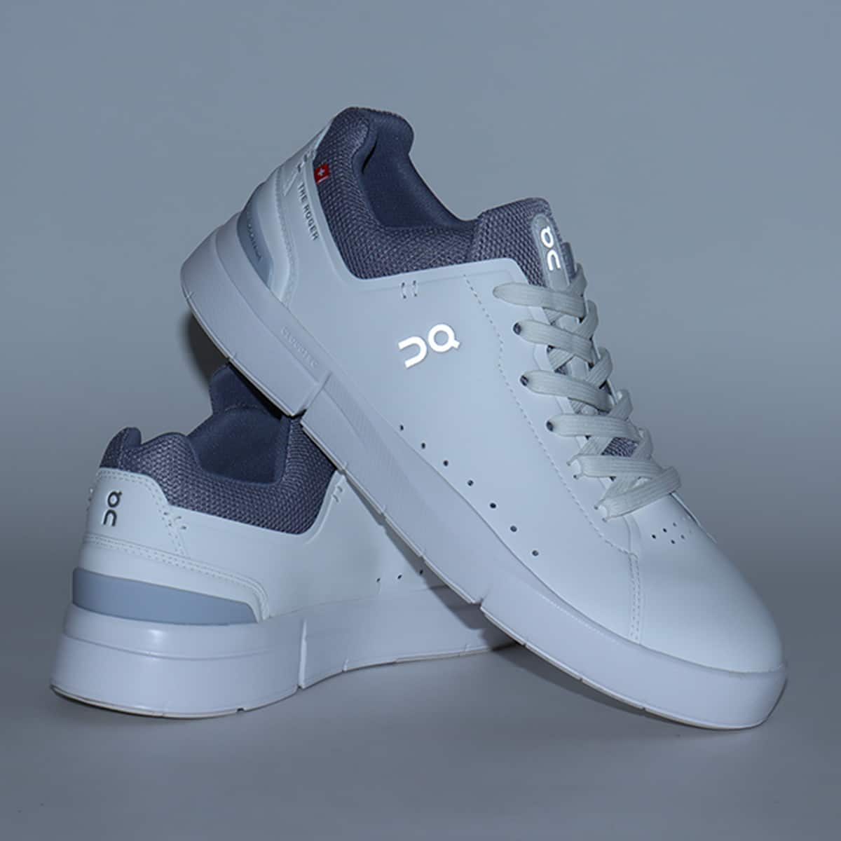 On THE ROGER Advantage 2 M White | Fossilの画像