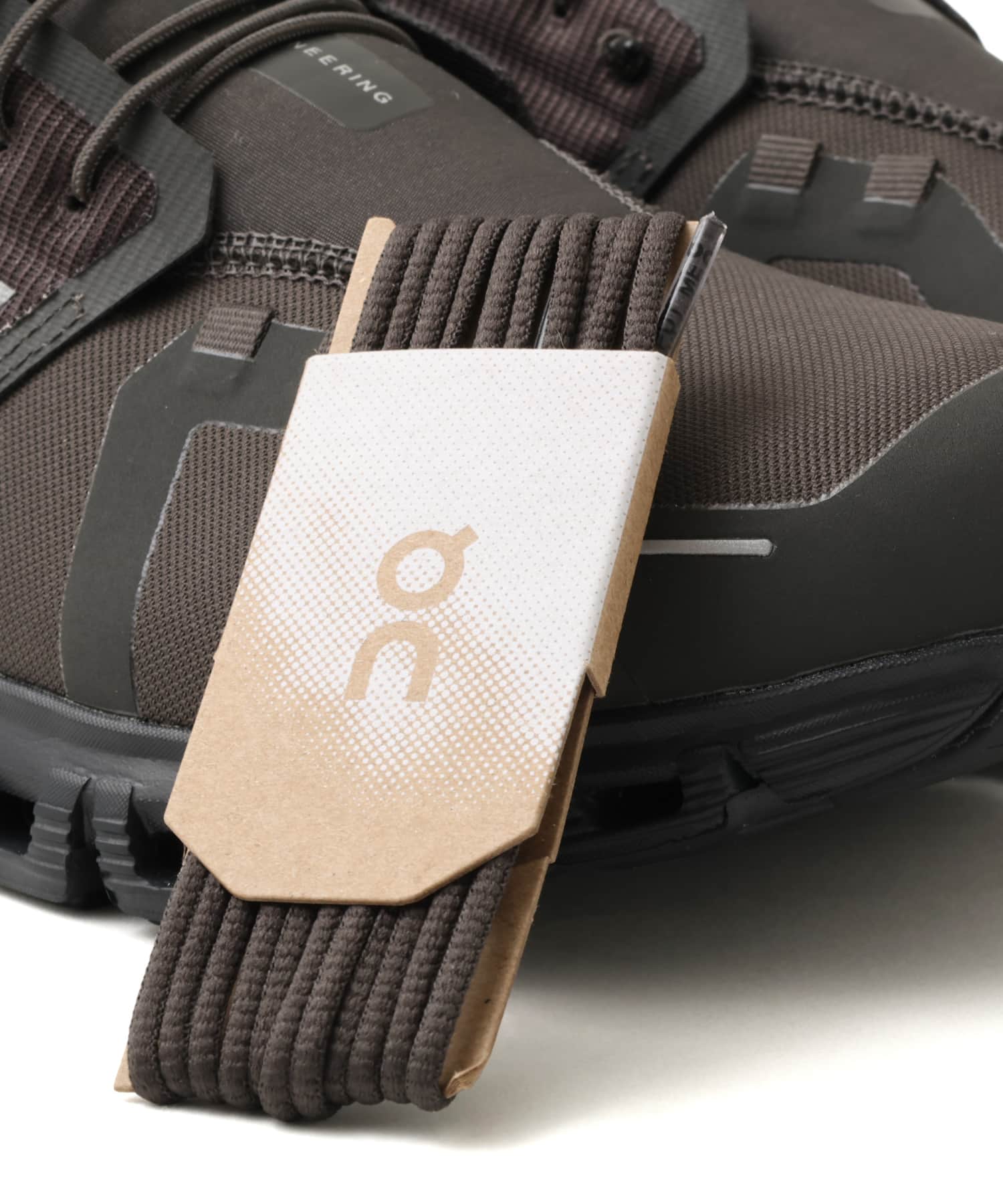 On Cloud WP 6 M Espresso | Blackの画像