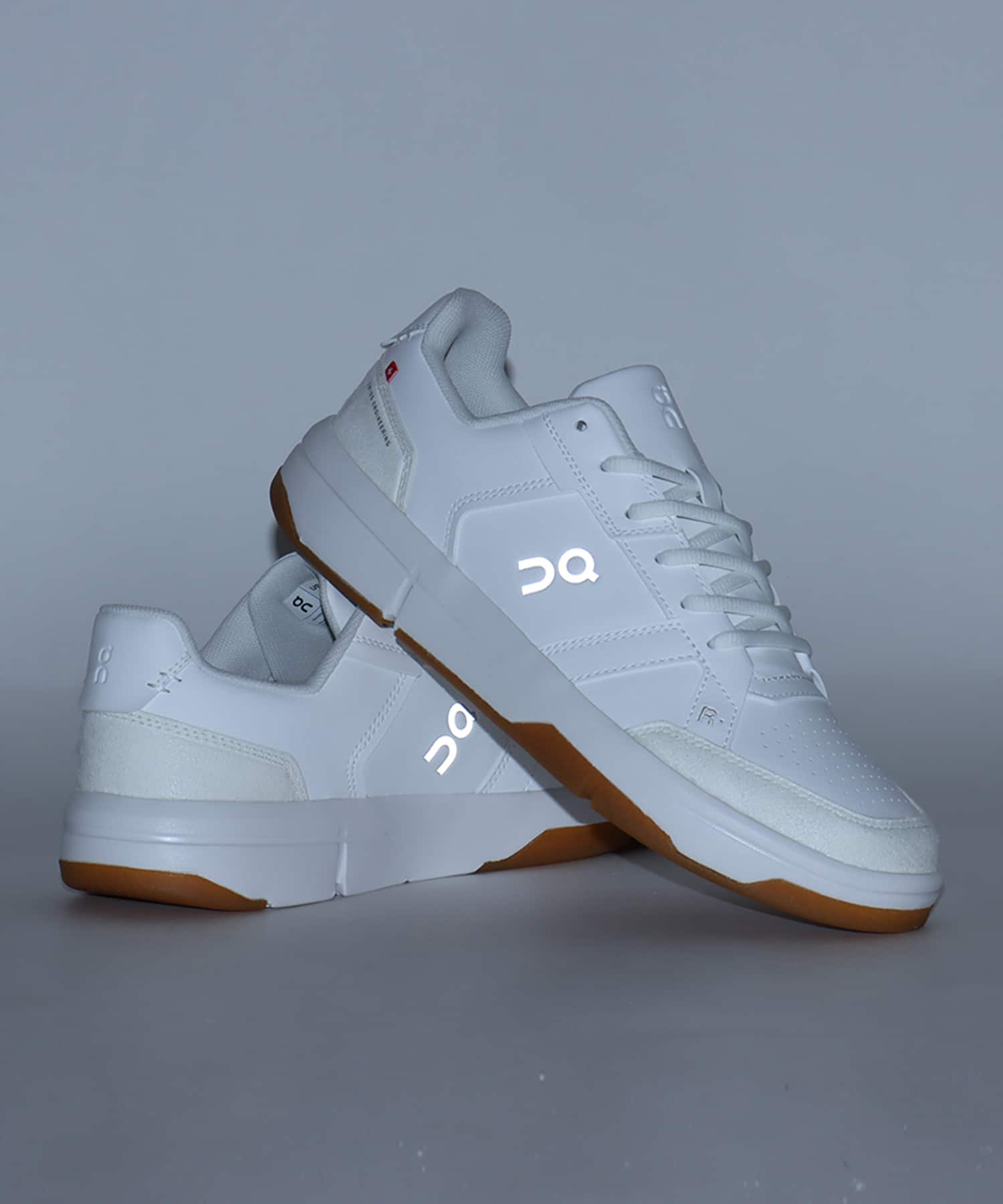 On THE ROGER Clubhouse 3 M White | Ivoryの画像
