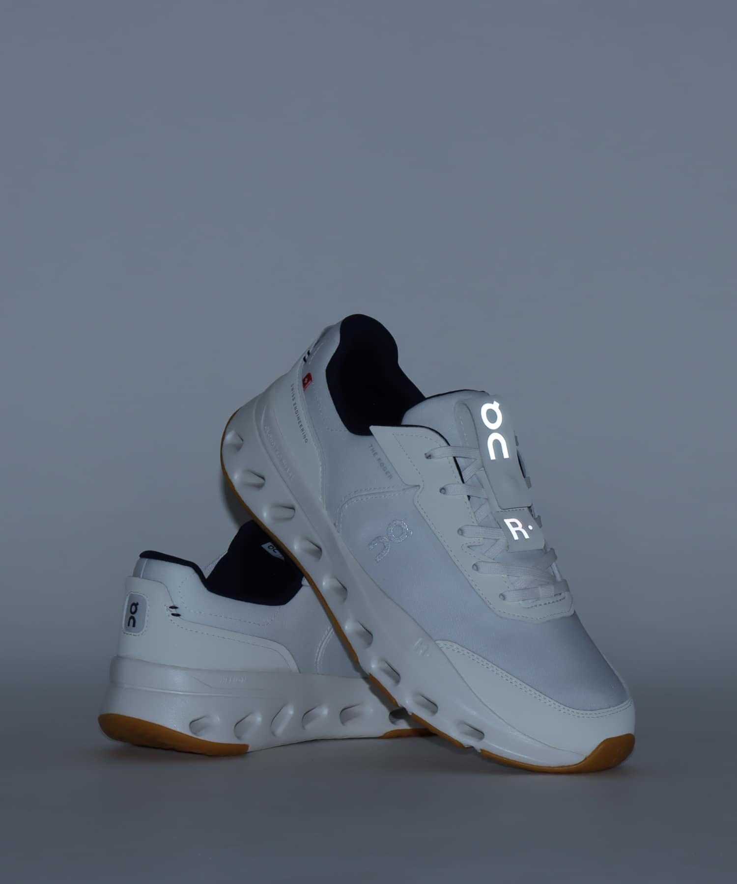 On THE ROGER Wildcard 1 M White | Midnightの画像