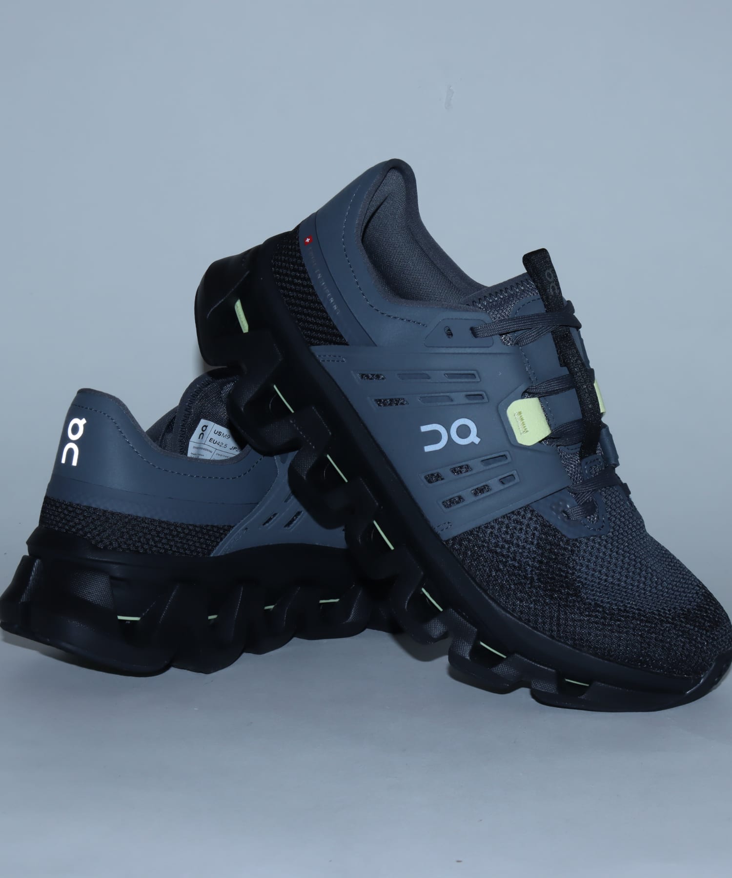 On Cloudswift Amp 1 M Stone | Blackの画像