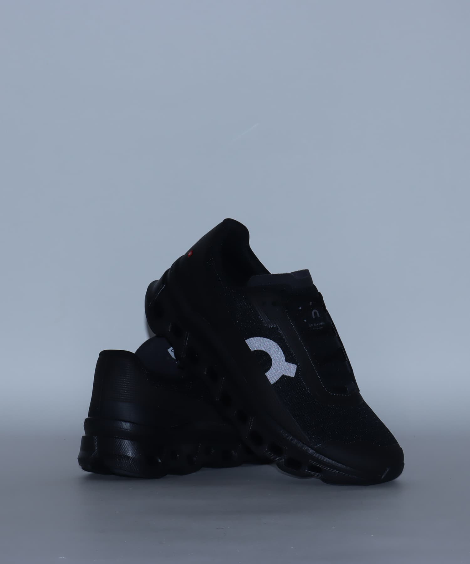 On Cloudmonster Void 1 M Black | Blackの画像