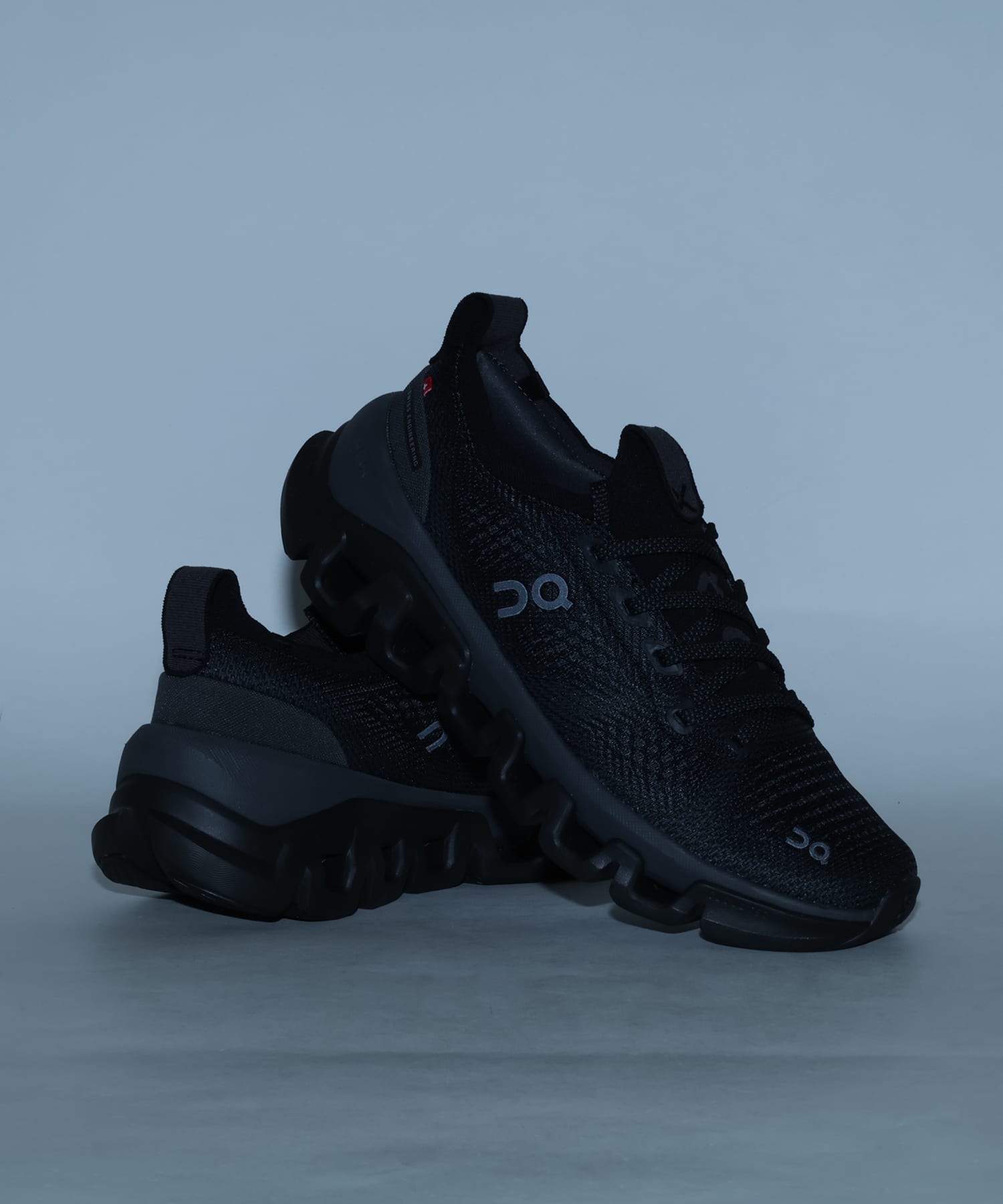 On CLOUD X TEMPO 1 M Black | Eclipseの画像