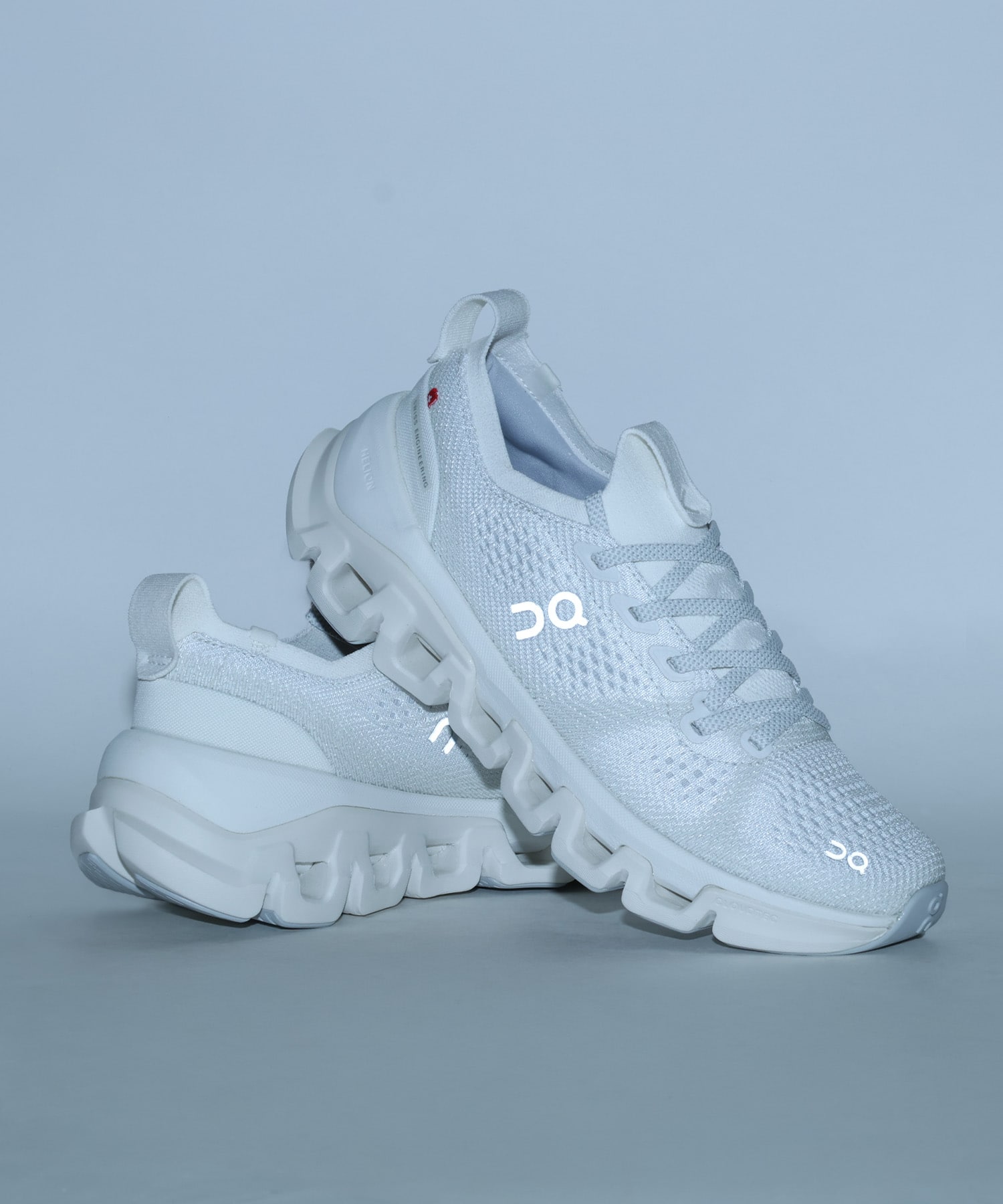 On CLOUD X TEMPO 1 M Ivory | Iceの画像
