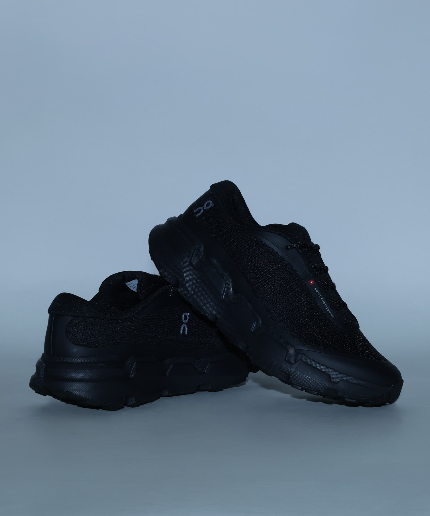 On CLOUDSOMA HIKE M Black | Blackの画像