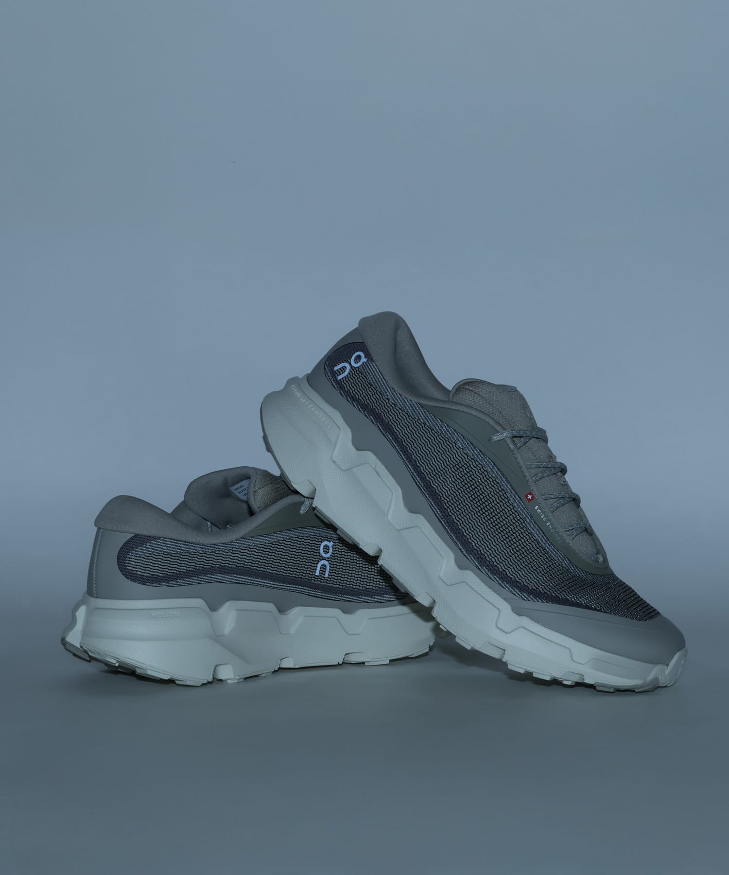 On CLOUDSOMA HIKE M Brume | Ghostの画像