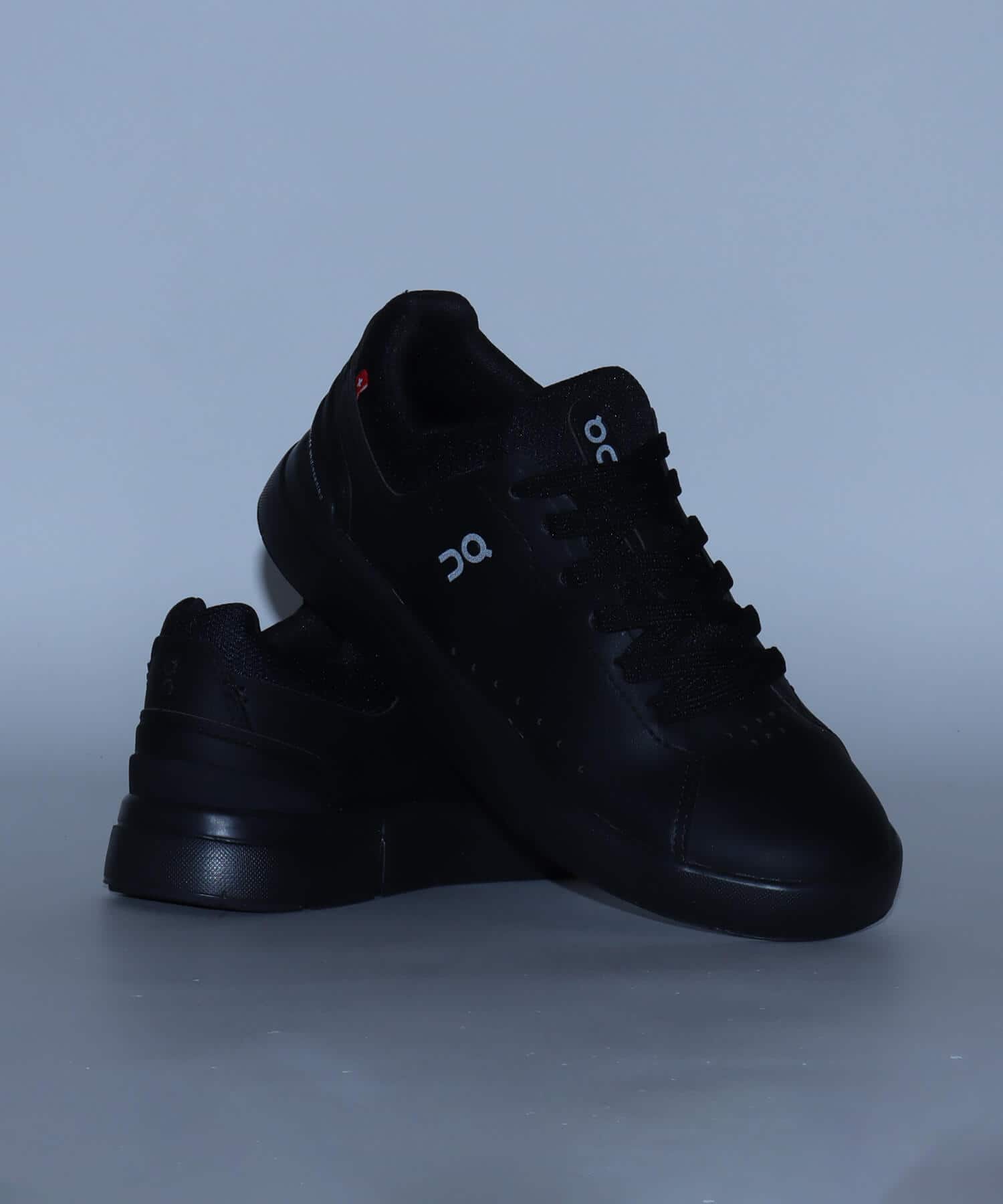 On THE ROGER Advantage 2 W All Blackの画像