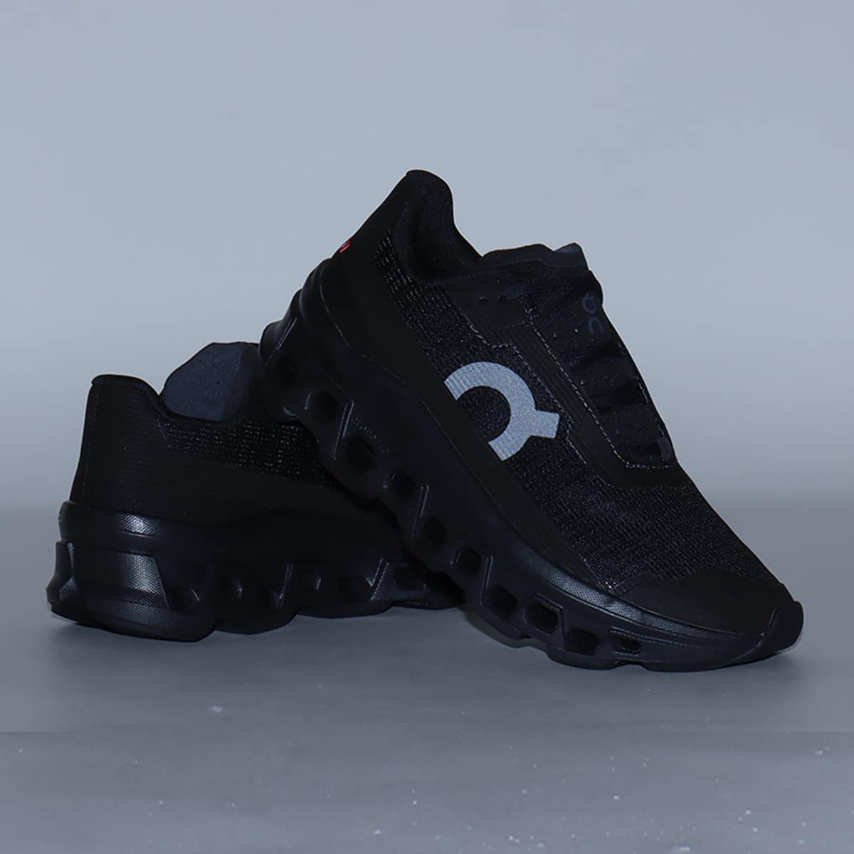 On Cloudmonster Void 1 W Black | Blackの画像