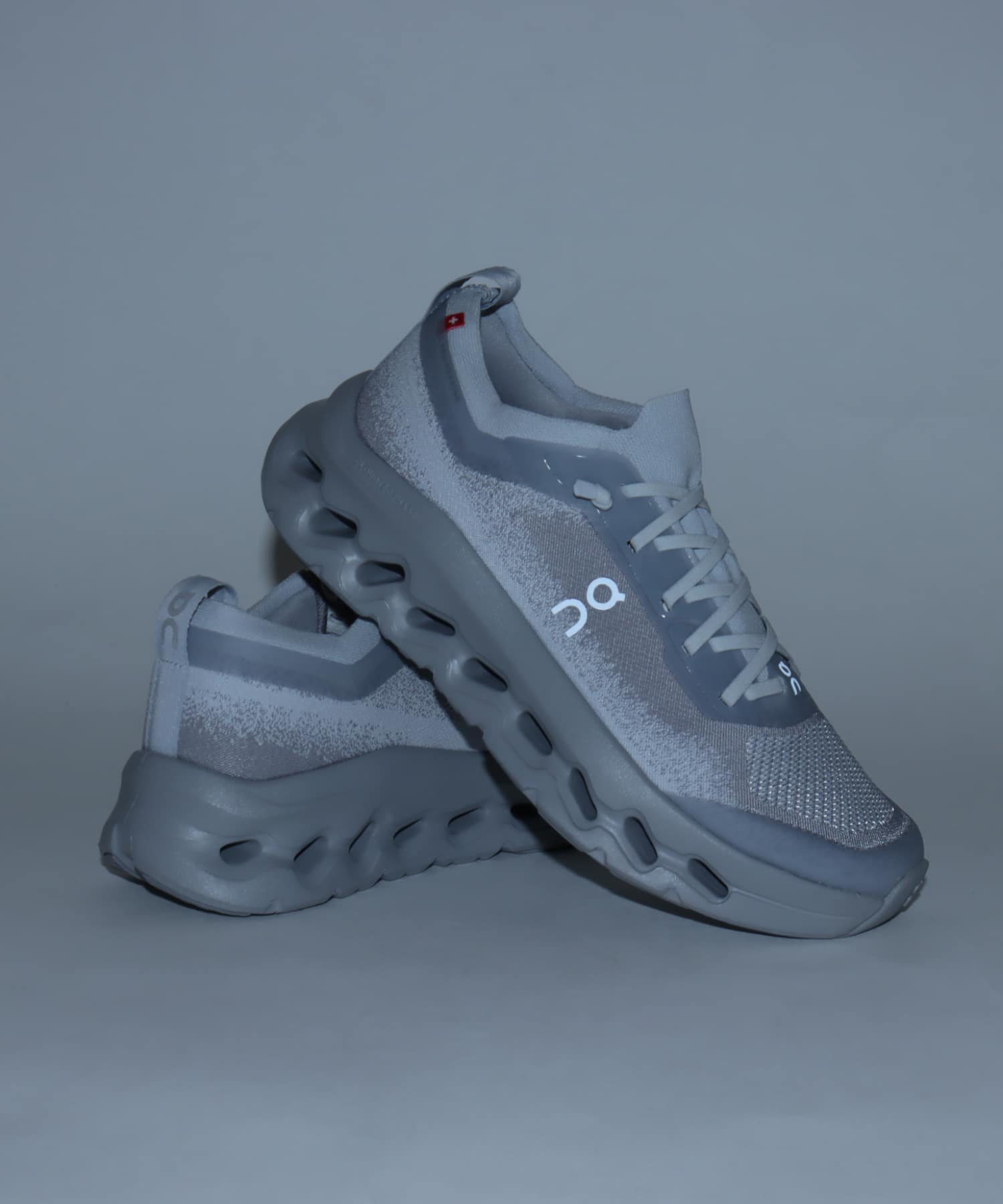 On Cloudtilt Moon 1 W Glacier | Alloyの画像