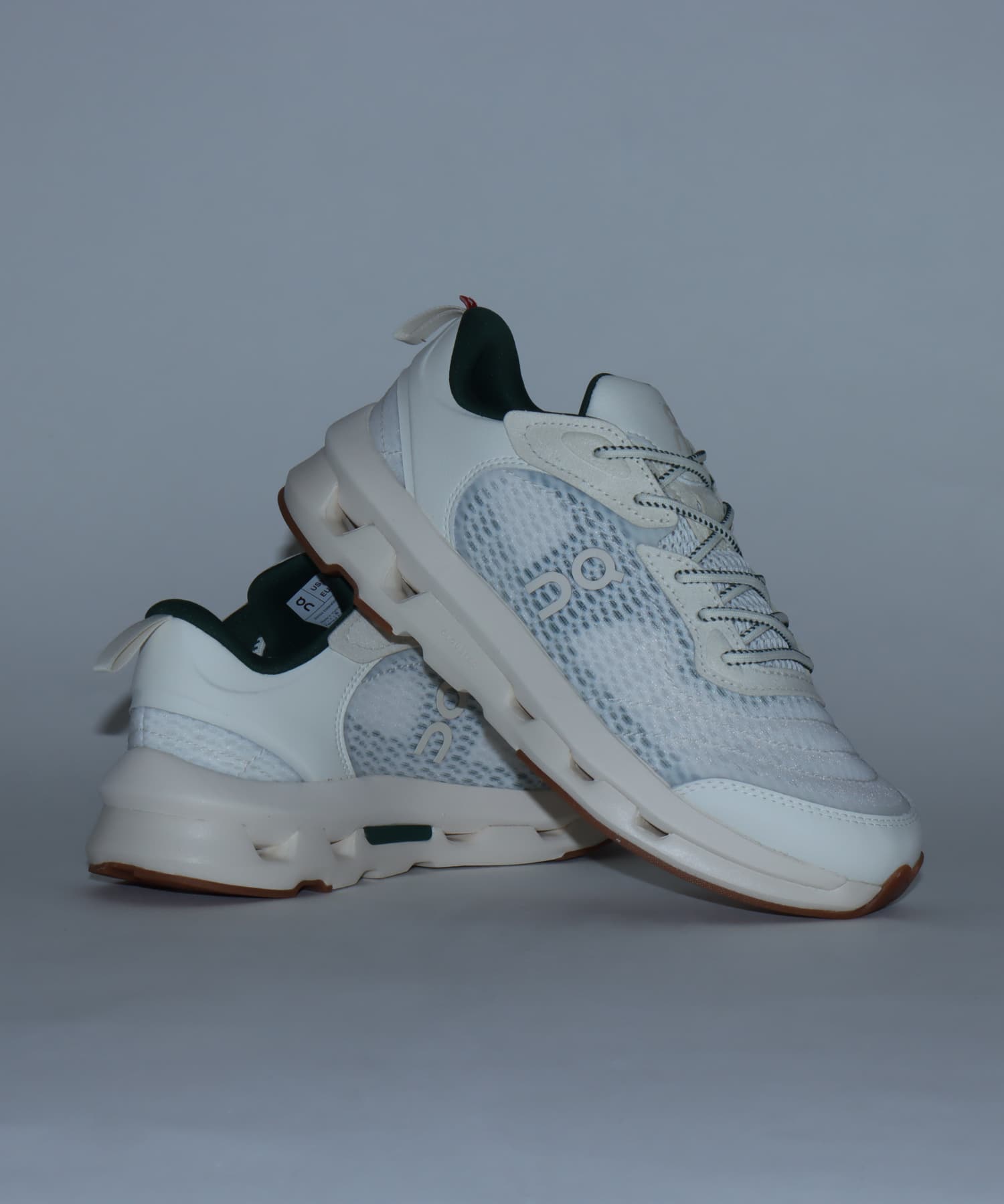 On Cloudzone Moon 1 W Ivory | Hollyの画像