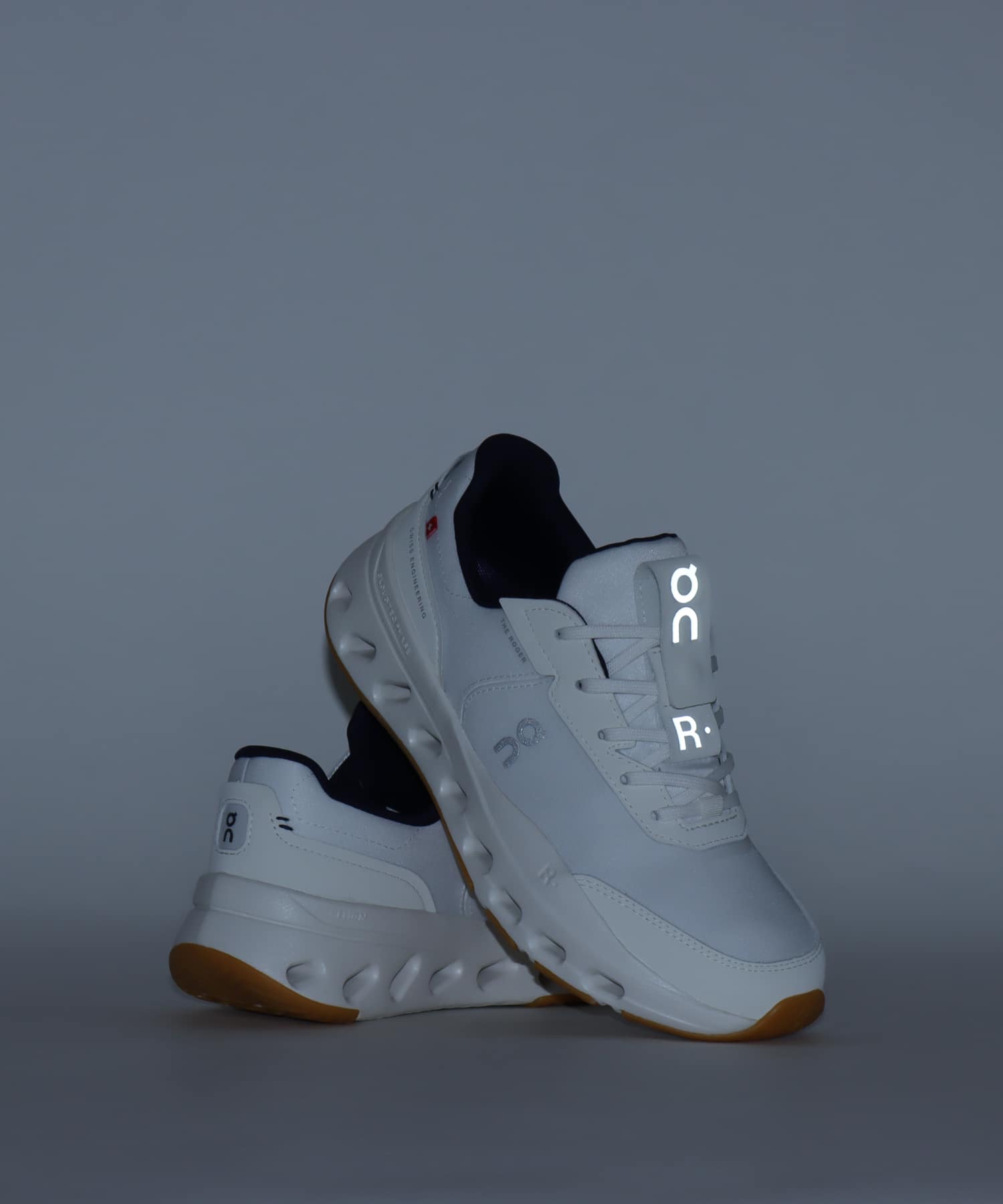 On THE ROGER Wildcard 1 W White | Midnightの画像