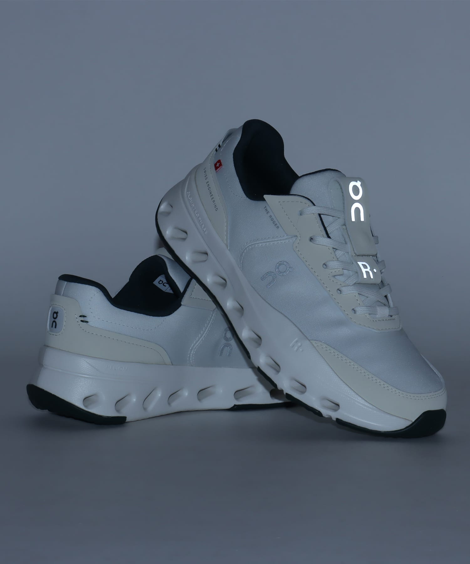 On THE ROGER Wildcard 1 W Ivory | Evergreenの画像