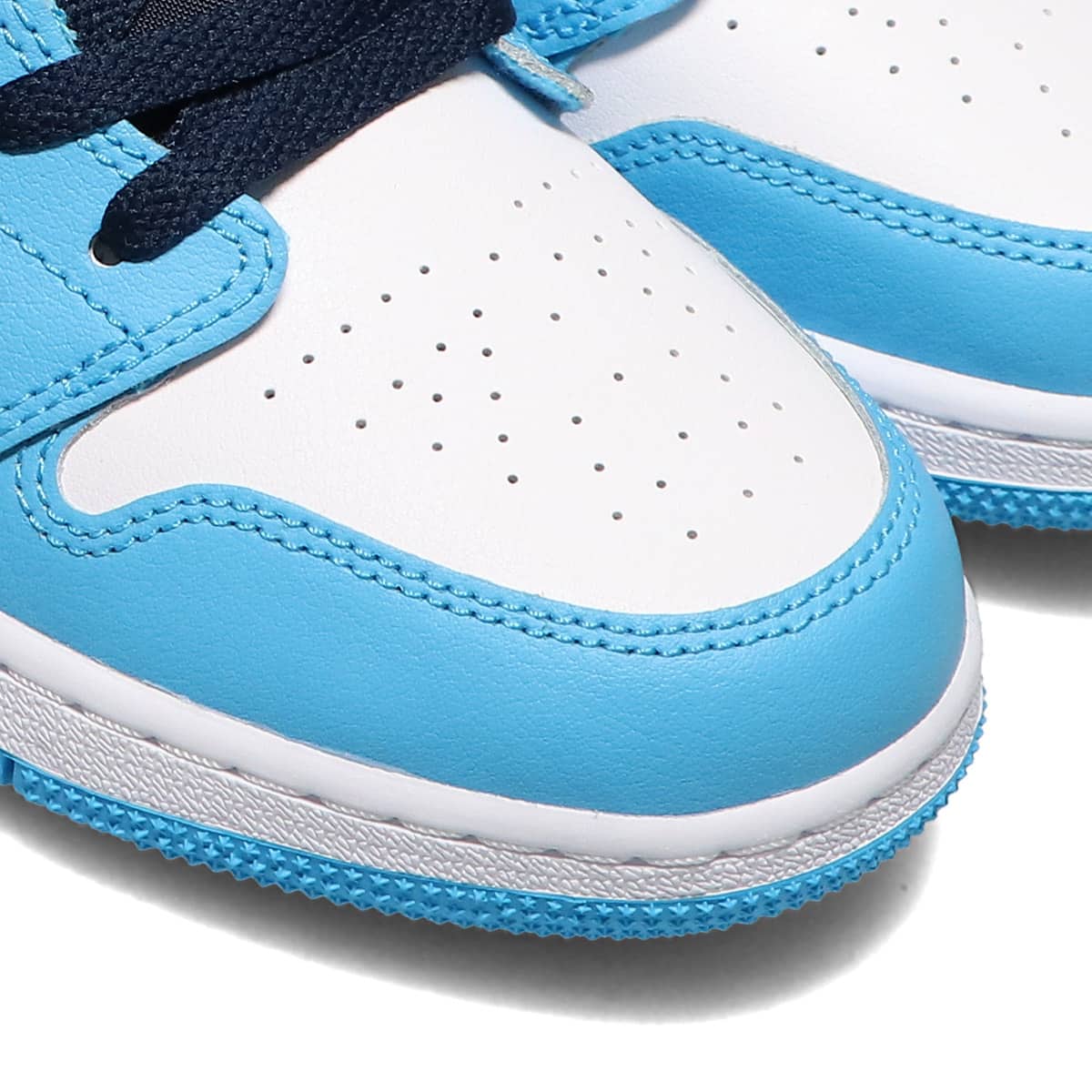 JORDAN BRAND AIR JORDAN 1 LOW (GS) WHITE/DK POWDER BLUE-OBSIDIAN 21FA-Iの画像