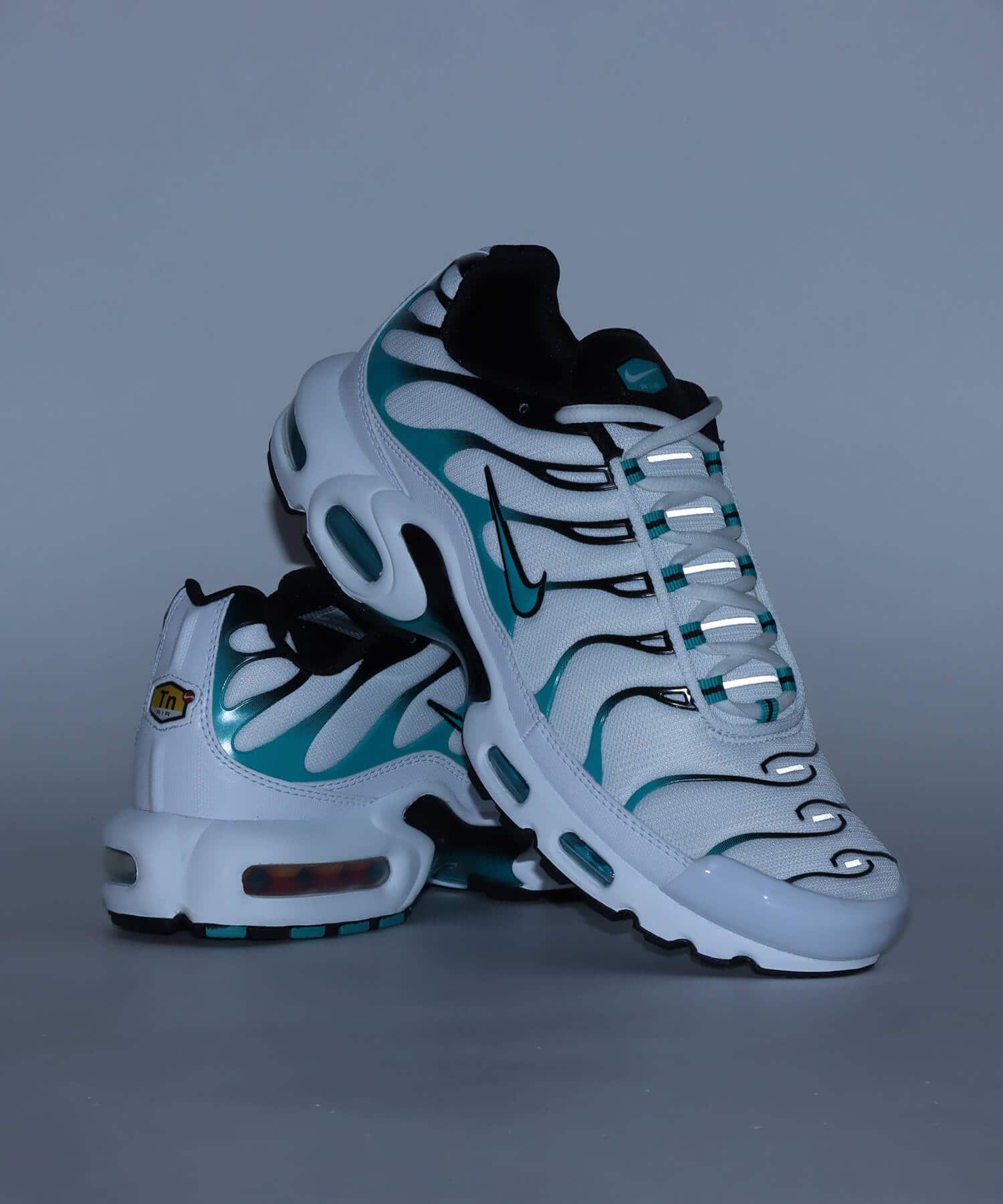 NIKE AIR MAX PLUS WHITE/TURBO GREEN-REFLECT SILVERの画像