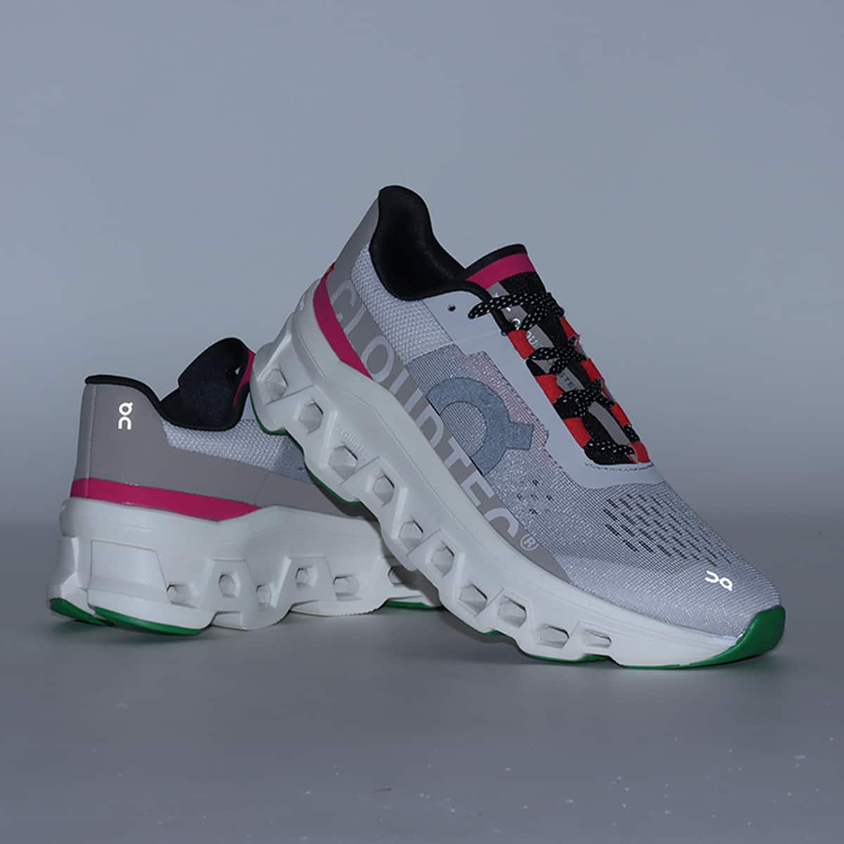 それぞれ個性的なカラーを纏ったKEEN UNEEK コラボレーション