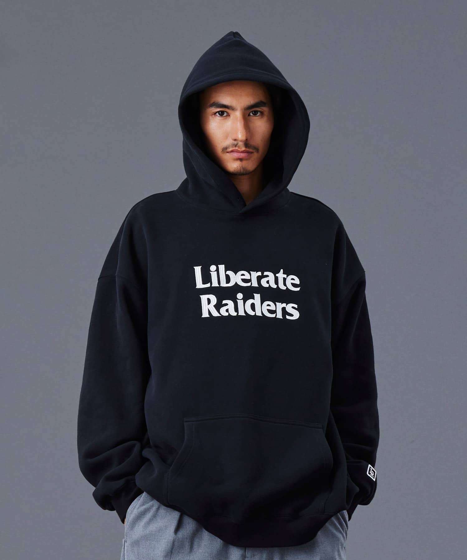 LIBERAIDERS LR EMBROIDERY HOODIE BLACKの画像