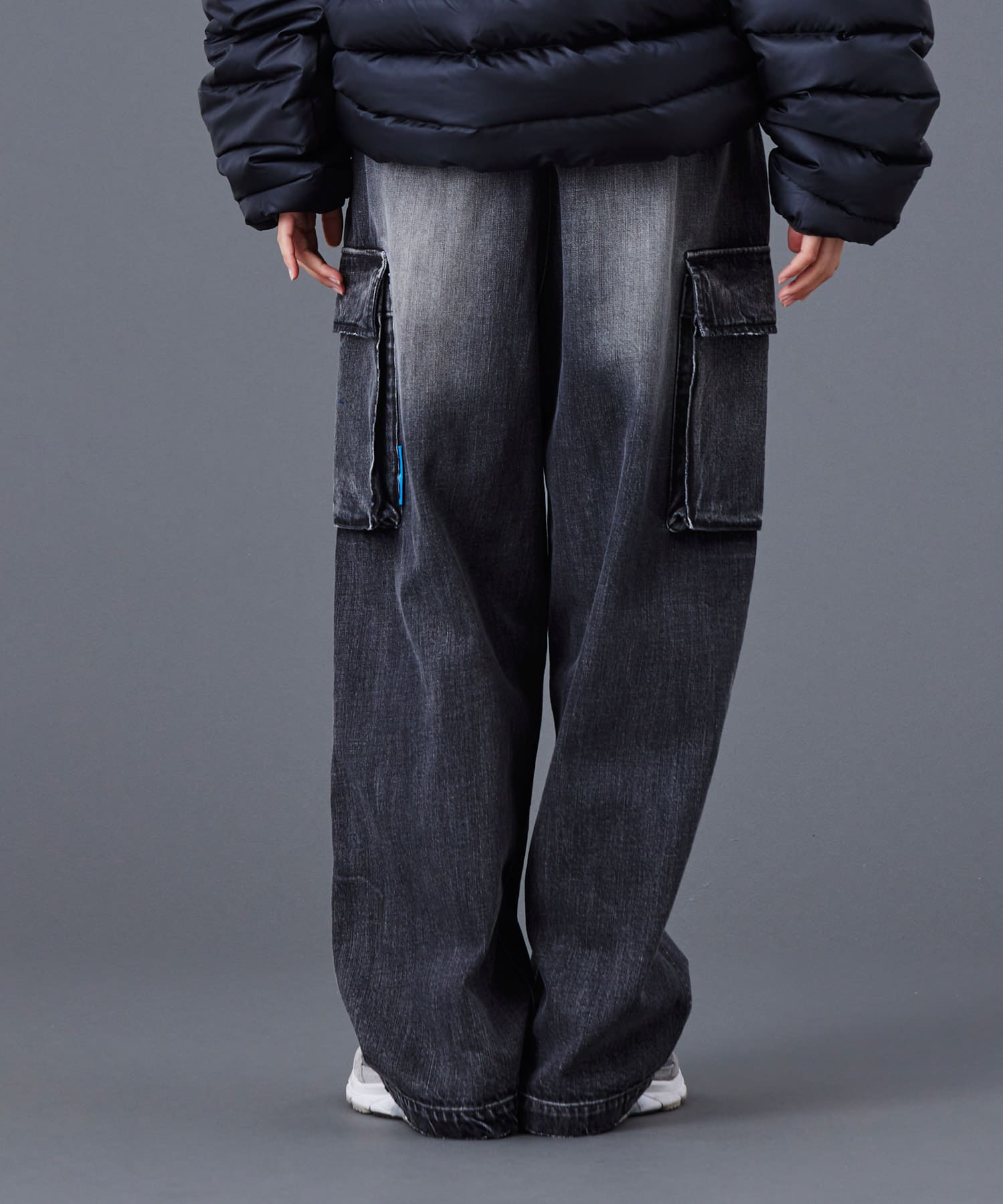 LIBERAIDERS DENIM CARGO PANTS BLACKの画像