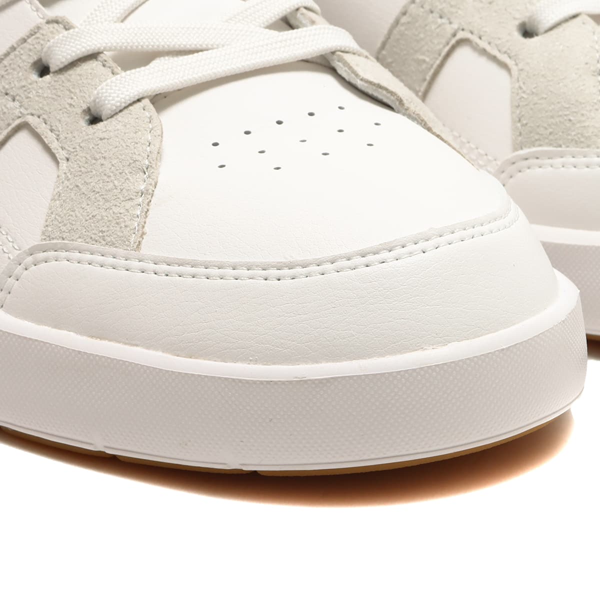 On THE ROGER Clubhouse Mid White / Indigoの画像