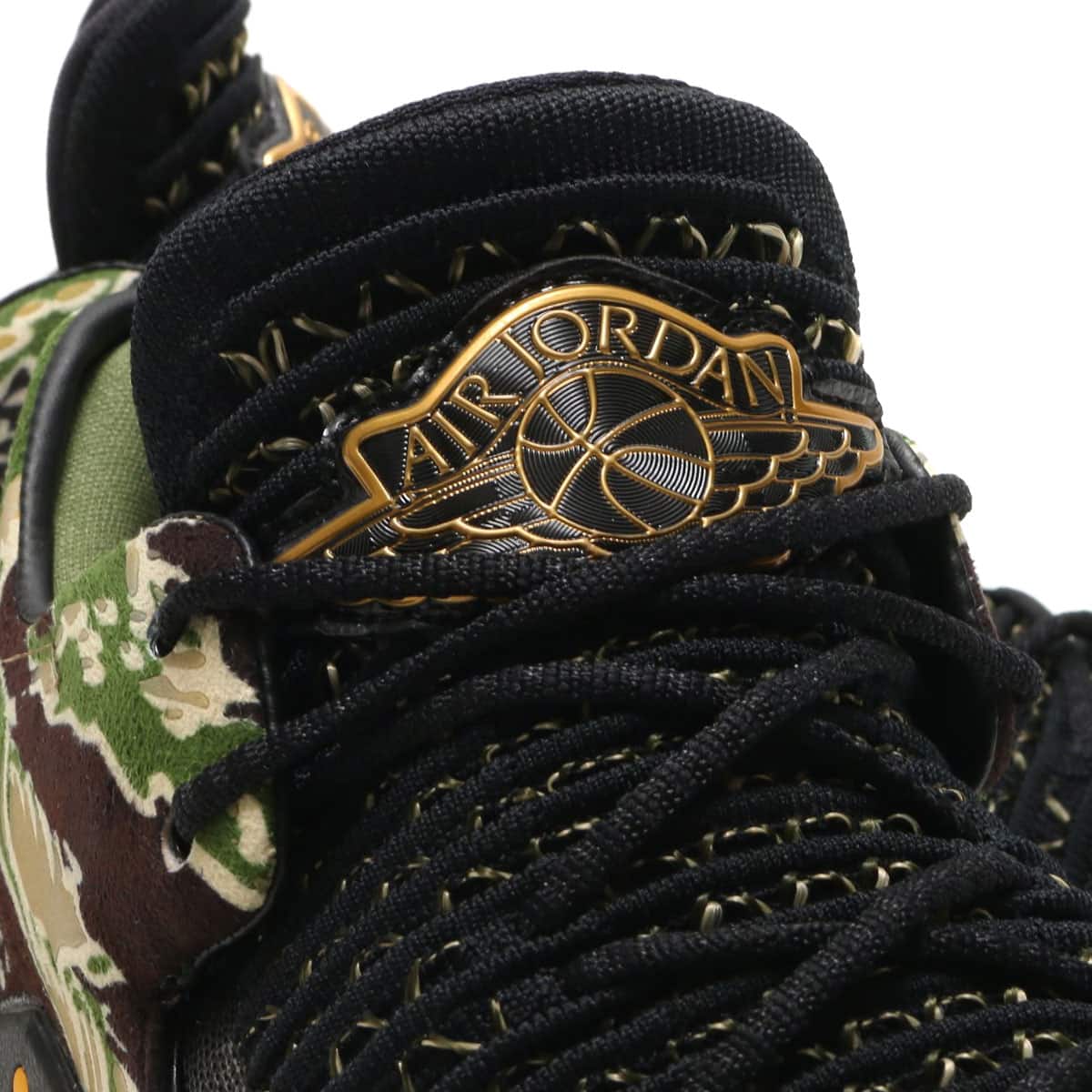 JORDAN BRAND AIR JORDAN XXXII LOW PF  BLACK/METALLIC GOLD-GUM YELLOWの画像