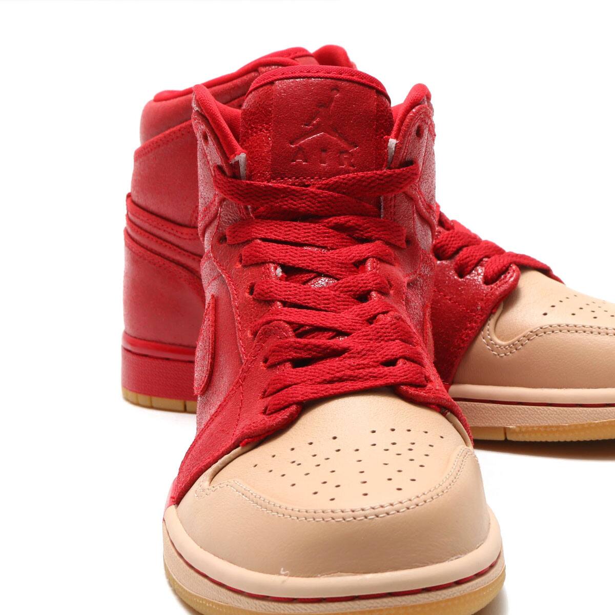 JORDAN BRAND WMNS AIR JORDAN 1 RET HI PREM  GYM RED/METALLIC GOLD-VACHETTA TANの画像