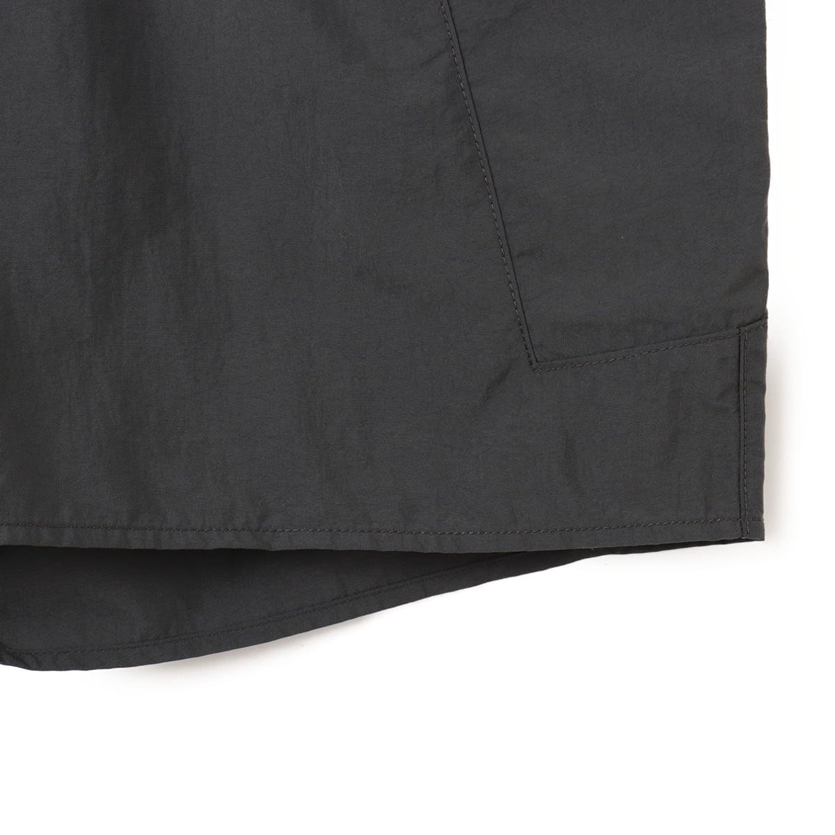 New Balance Utility Fat Cargo Shorts 9inch ブラックセメントの画像