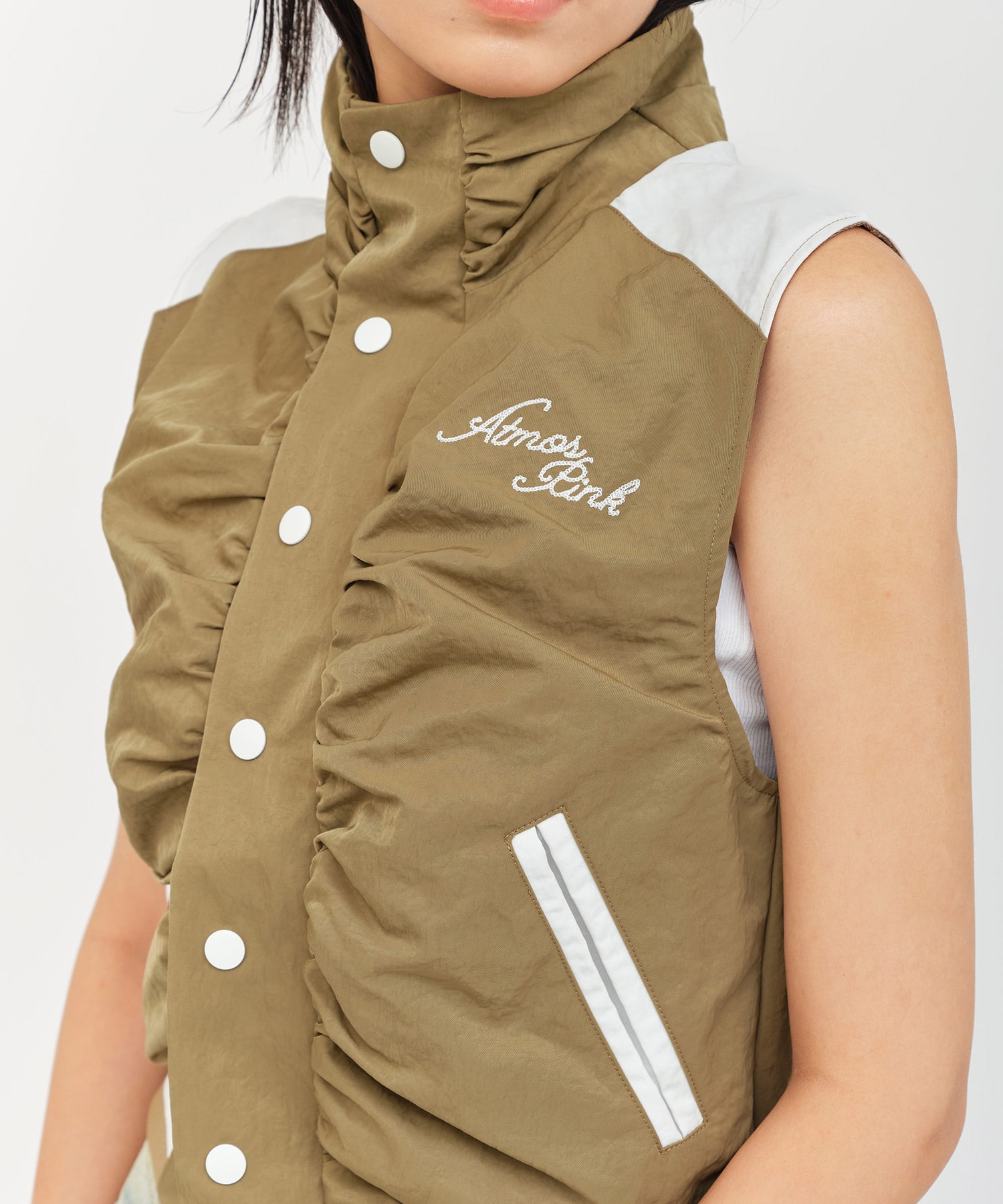 atmos pink Varsity Vest BEIGEの画像