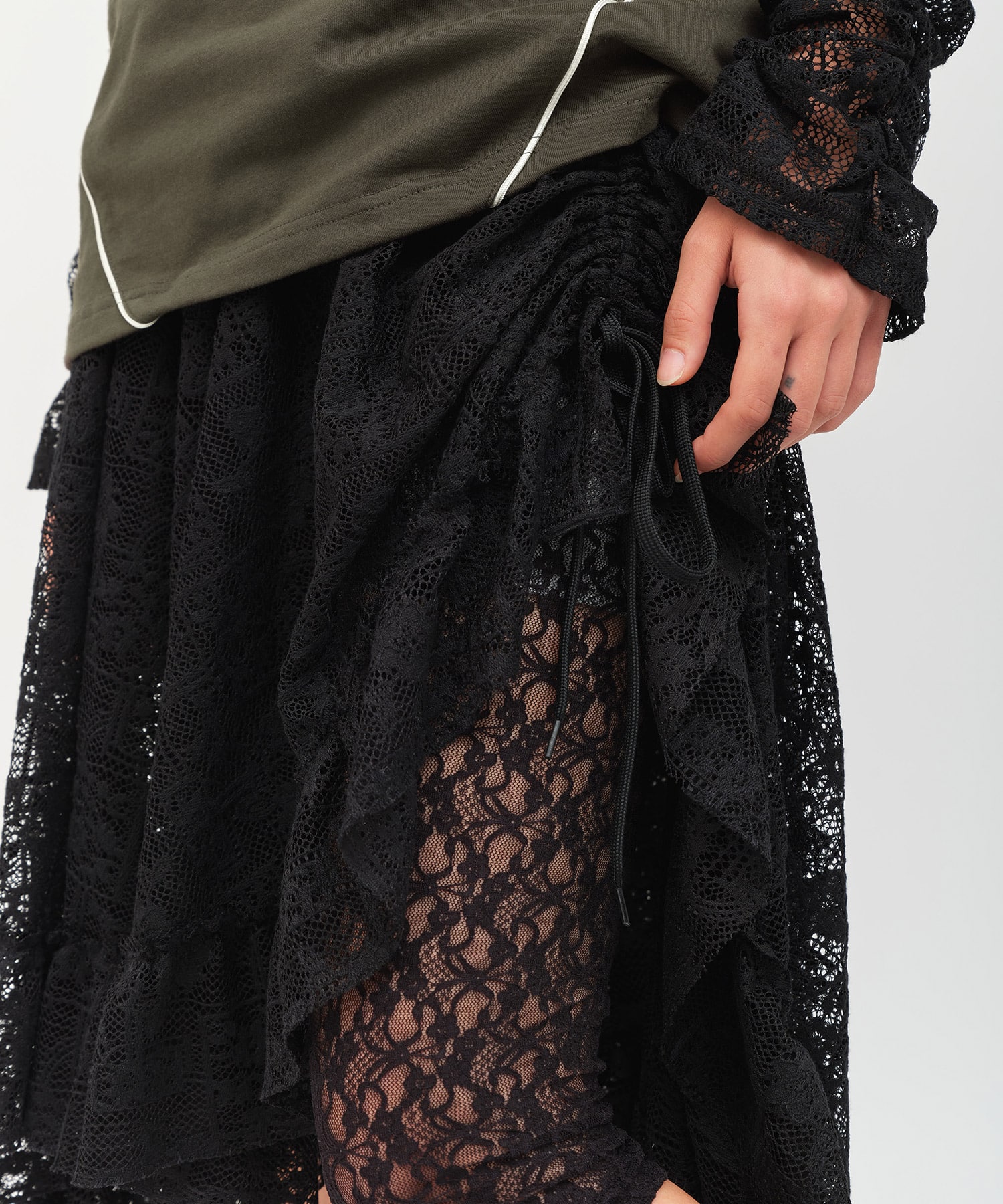 atmos pink Lace Asymmetry Skirt BLACKの画像