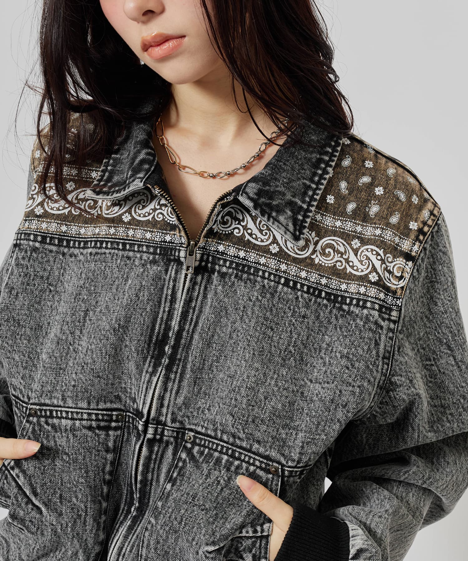 atmos pink Panelled Bandana Denim Jacket BLACKの画像