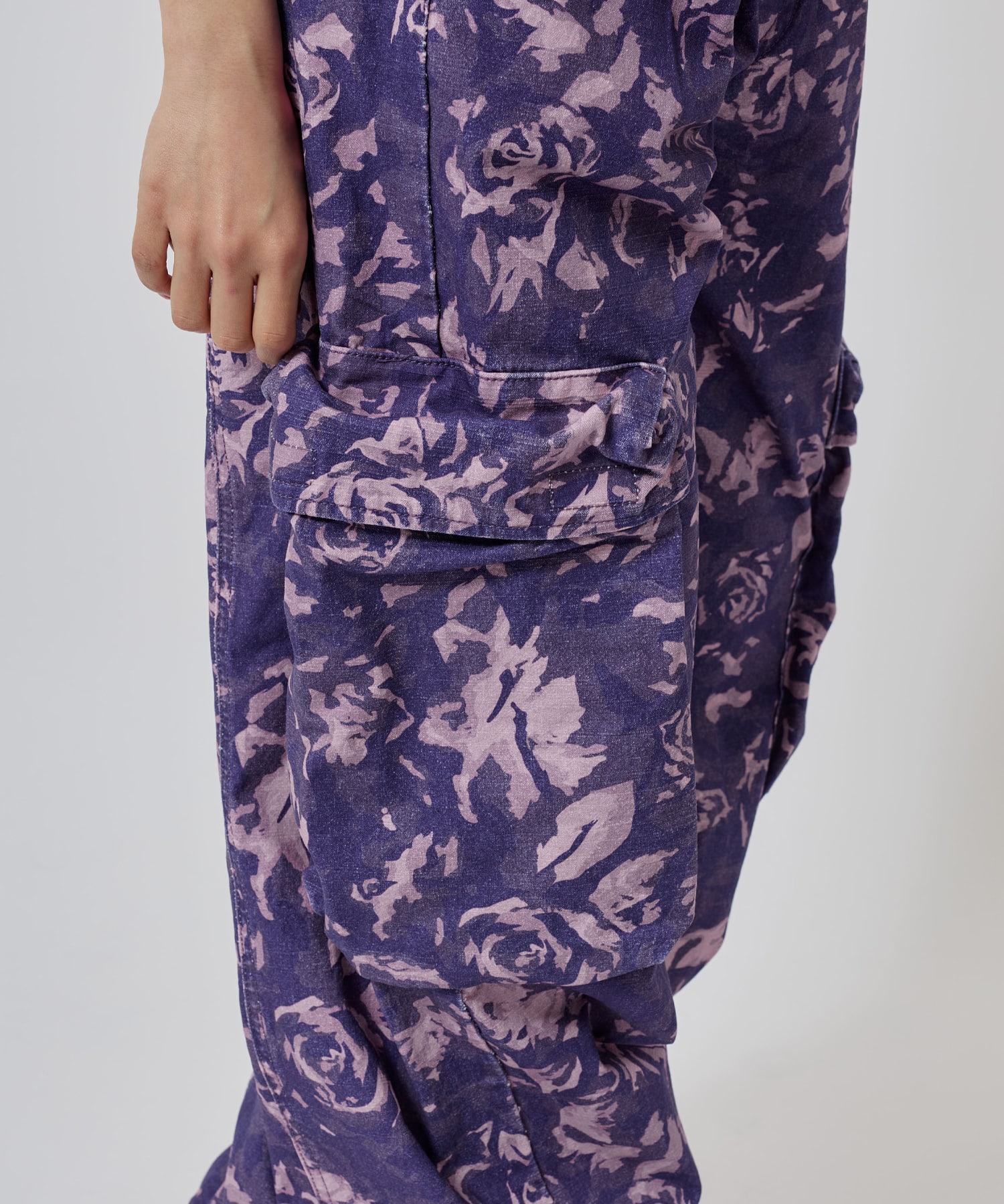 atmos pink Rose Camouflage Cargo Pants PINKの画像