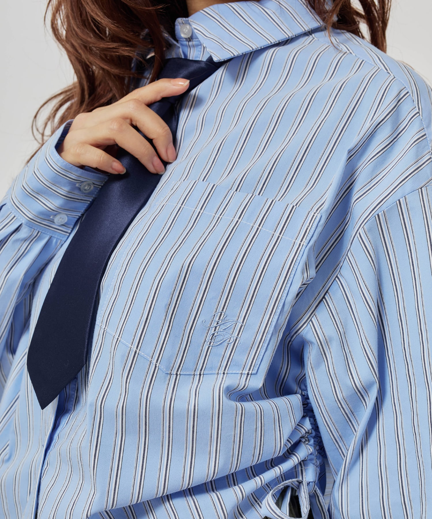 atmos pink Shirring Cropped Shirt SAXの画像