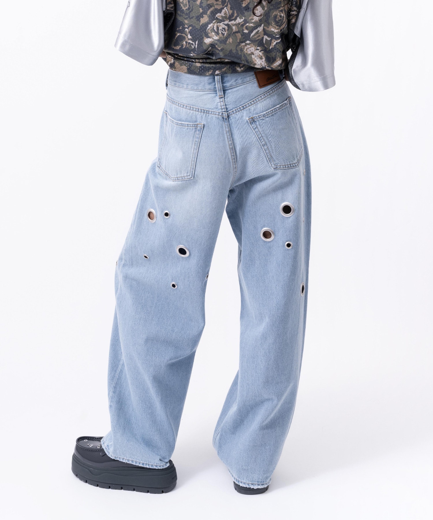 atmos pink Eyelet Denim Pants LIGHT BLUEの画像