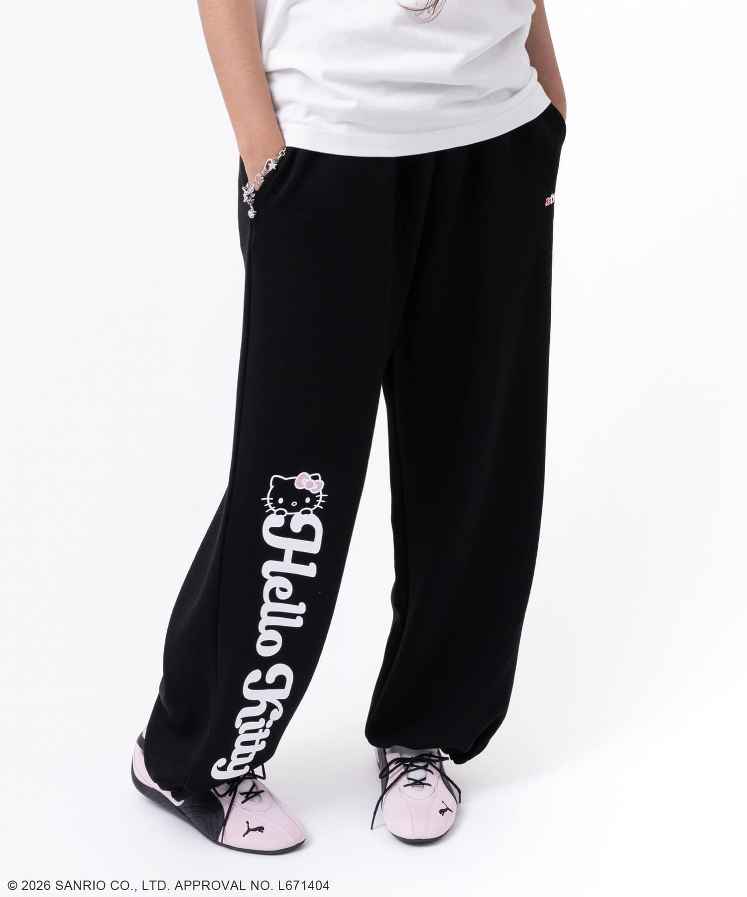 atmos pink x HELLO KITTY Sweat Pants BLACKの画像
