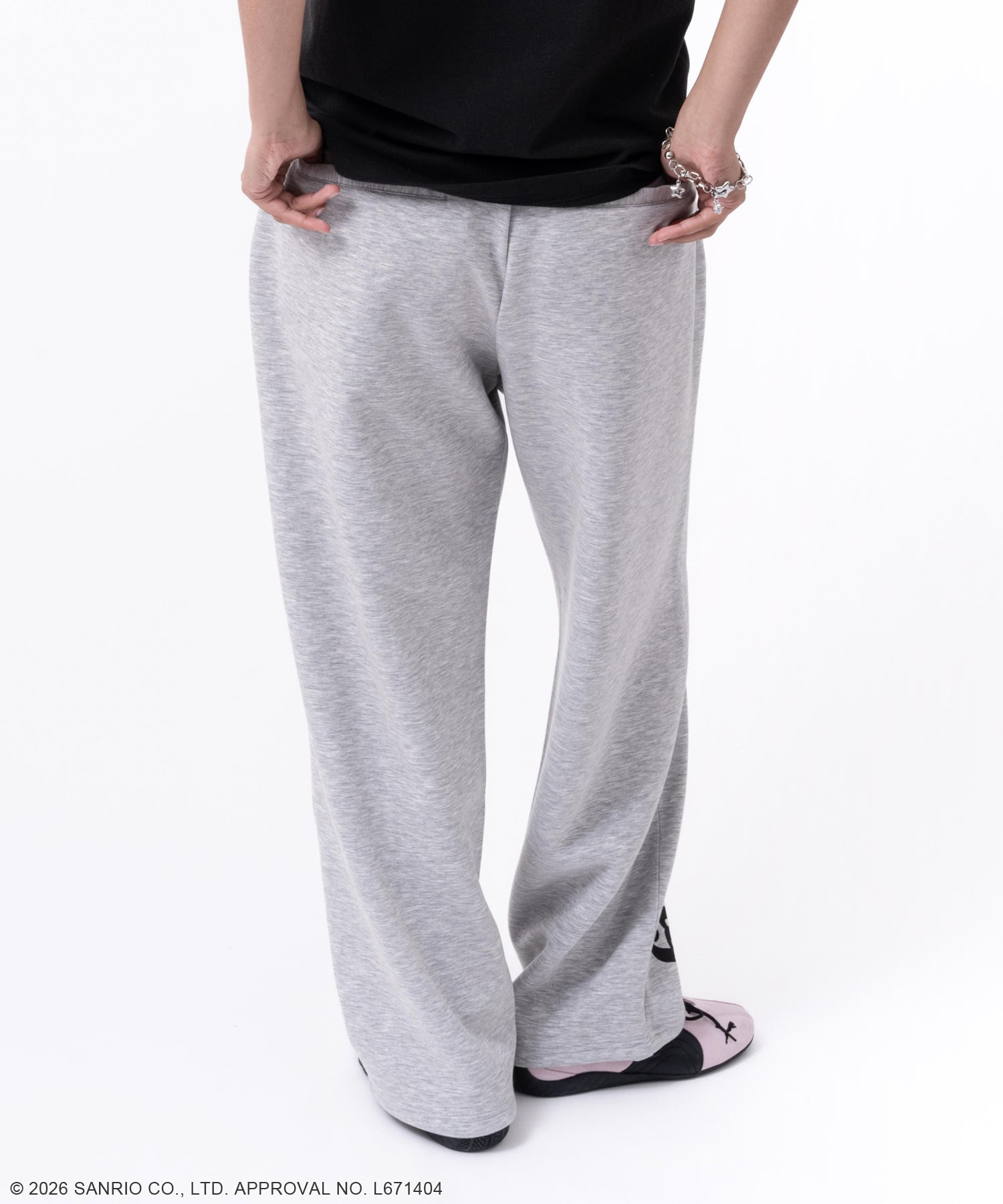 atmos pink x HELLO KITTY Sweat Pants GRAYの画像
