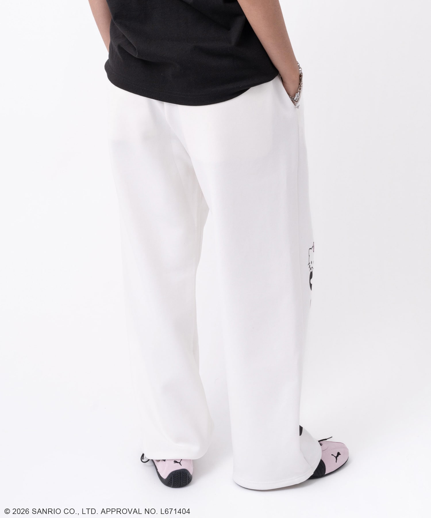 atmos pink x HELLO KITTY Sweat Pants WHITEの画像