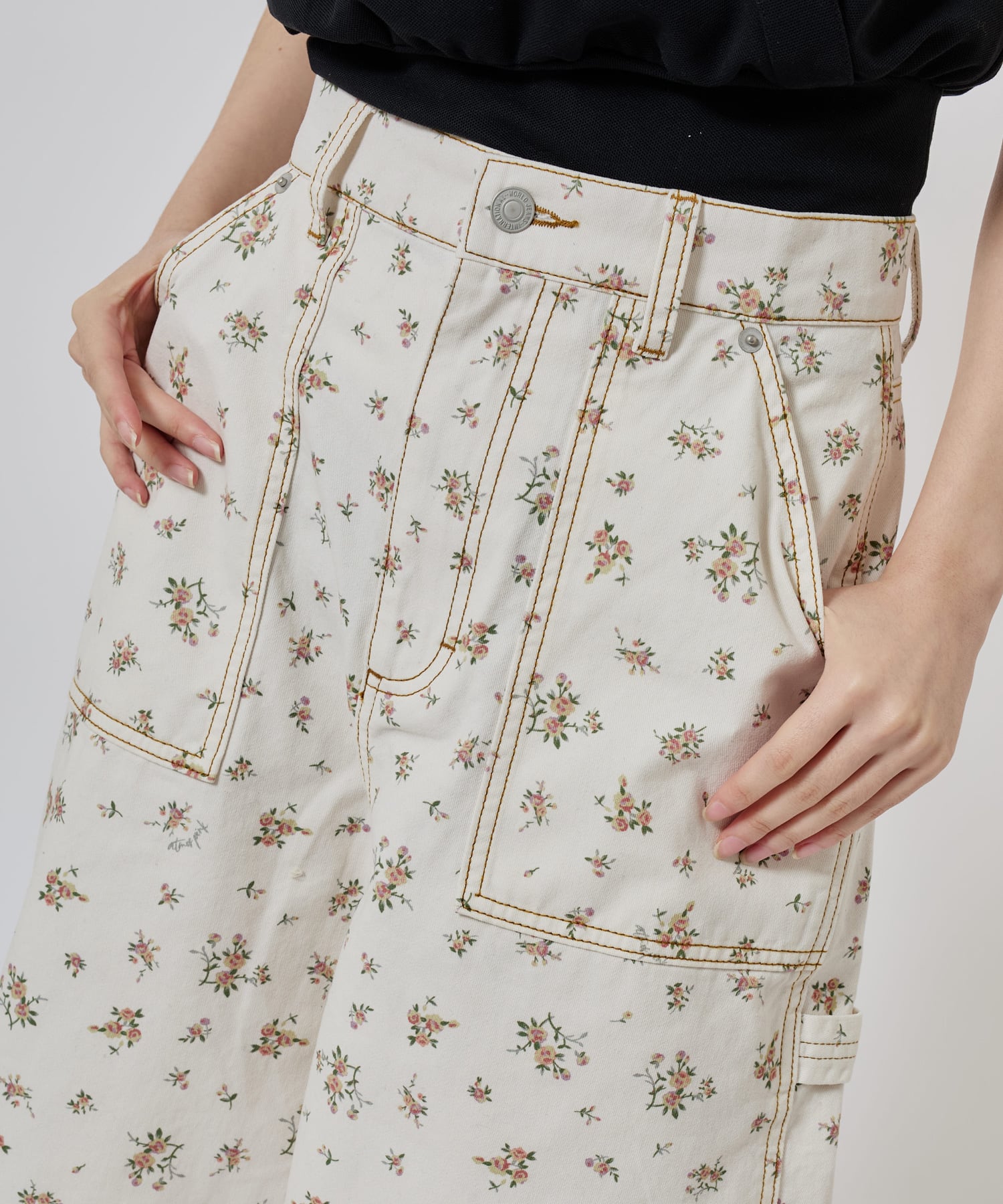 atmos pink Floral Work Half Pants WHITEの画像