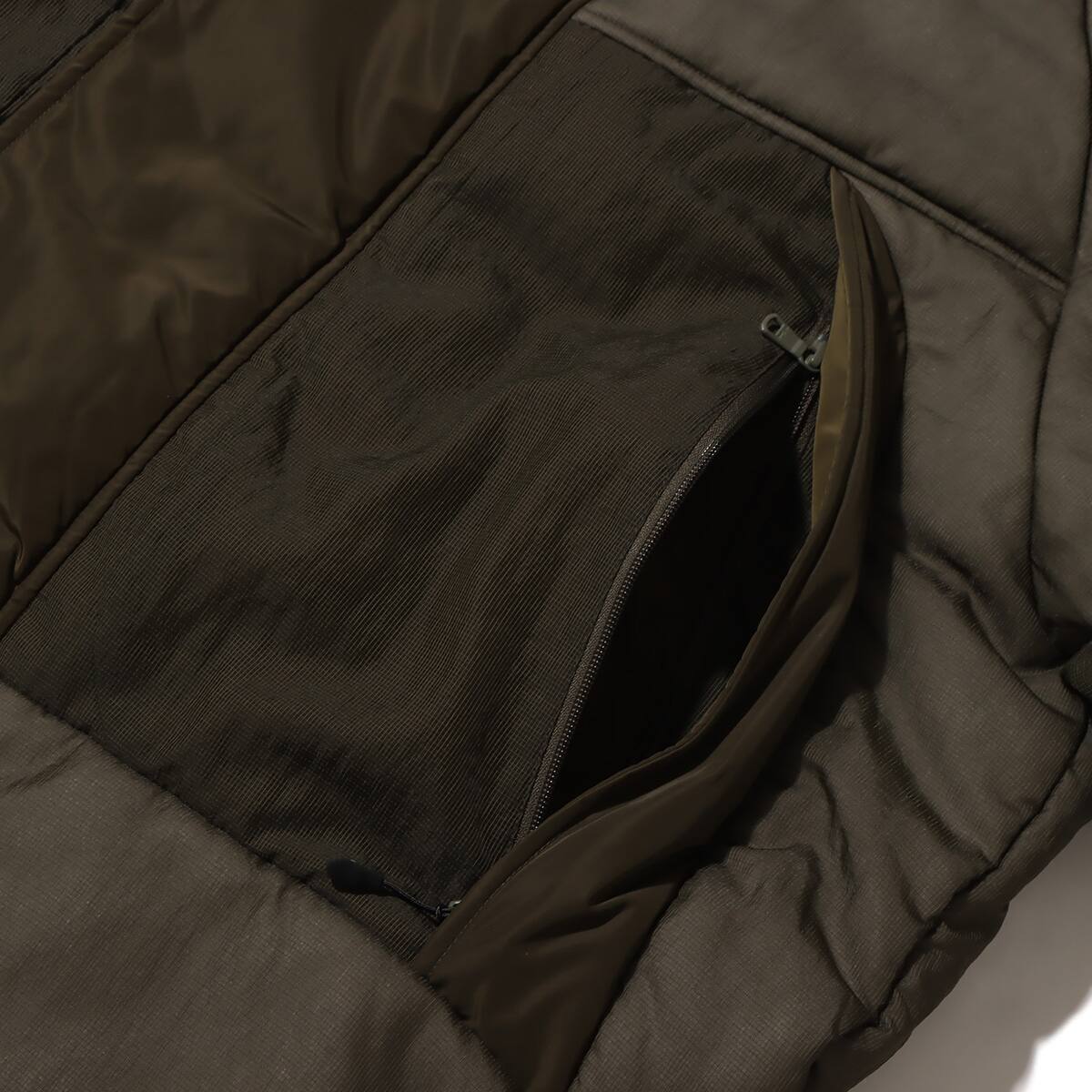 WHITE MOUNTAINEERING x WILD THINGS PRIMALOFT MONSTER PARKA KHAKIの画像