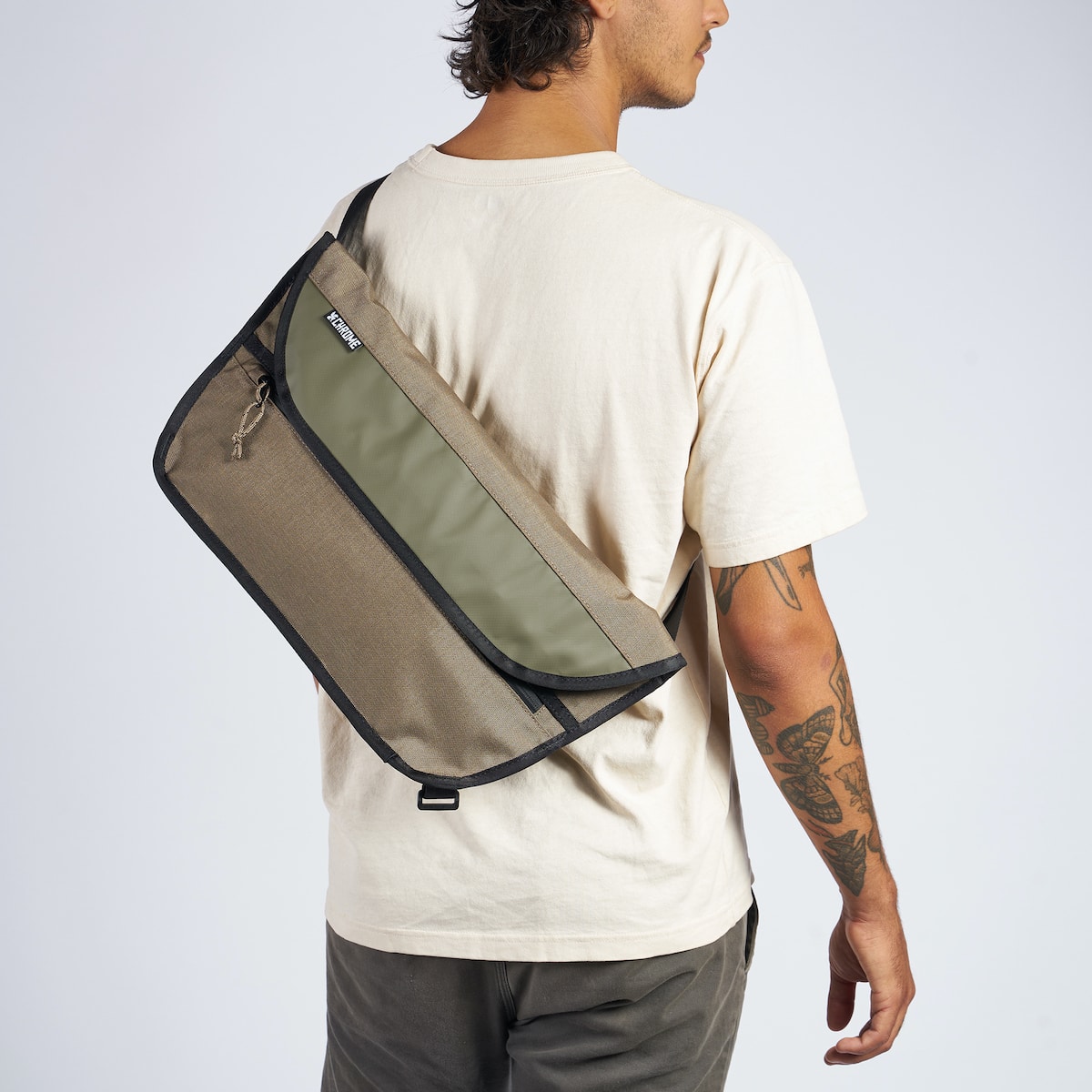 CHROME SIMPLE MESSENGER BLACK 22SP-I